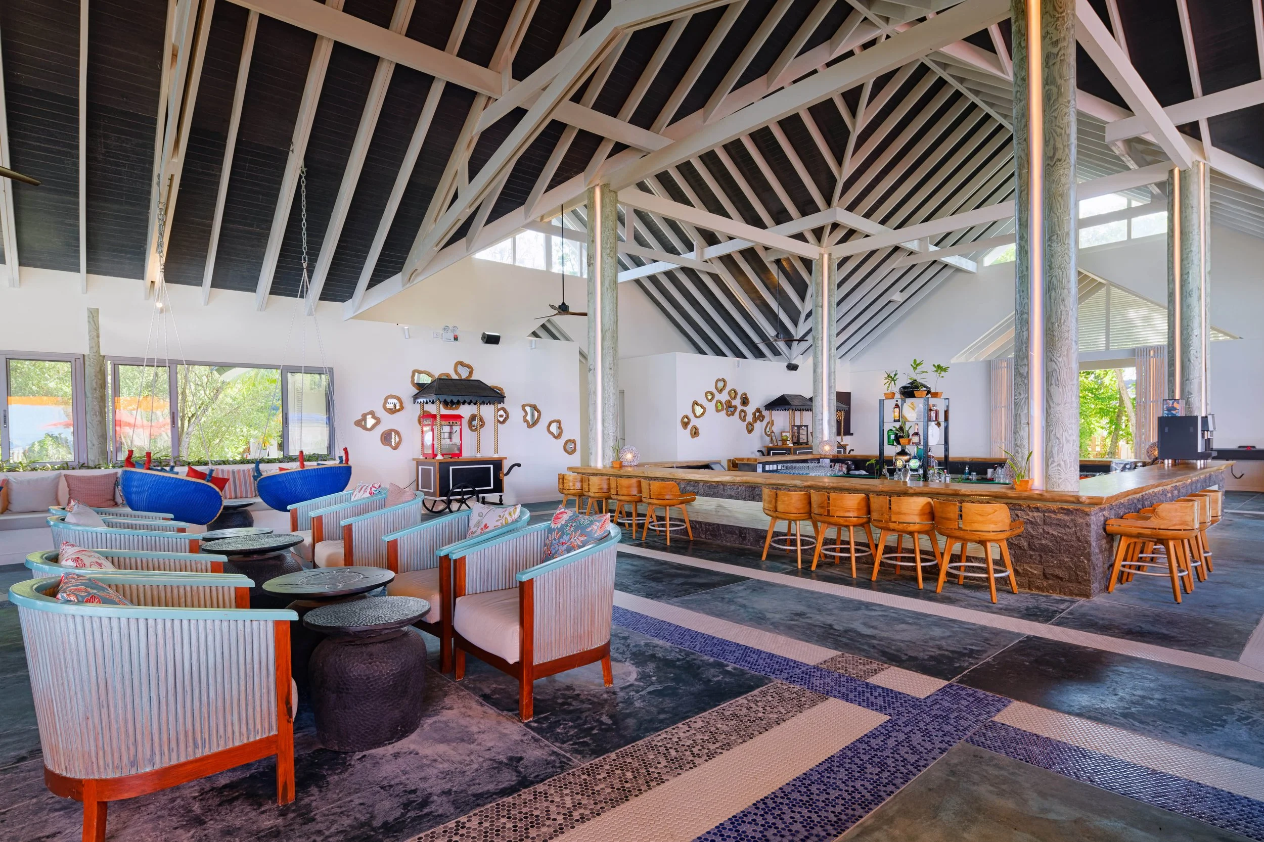 OBLU NATURE Helengeli by SENTIDO - Raa Bandhi Bar - Interior 03.jpg