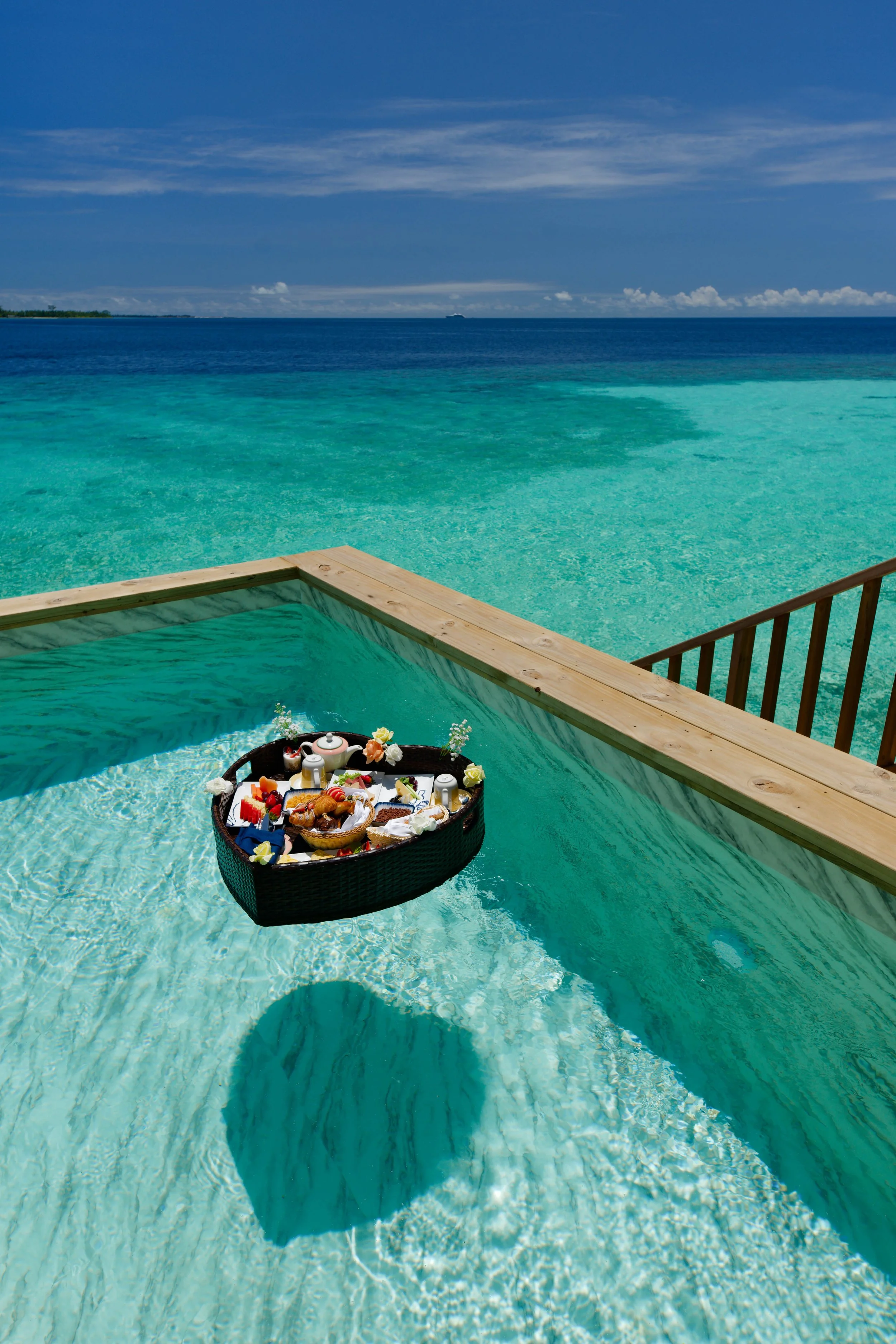 OBLU NATURE Helengeli by SENTIDO - Activities & Services - Floating Breakfast 03.jpg