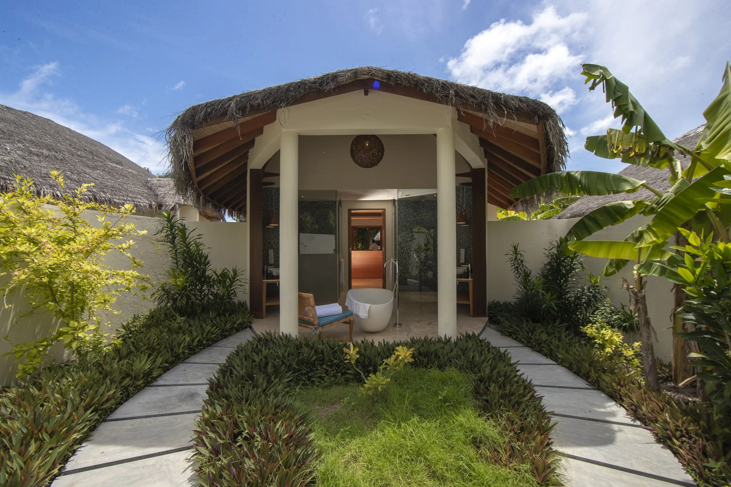 Furaveri - Beach Pool Villa with Jacuzzi Outdoor Bath