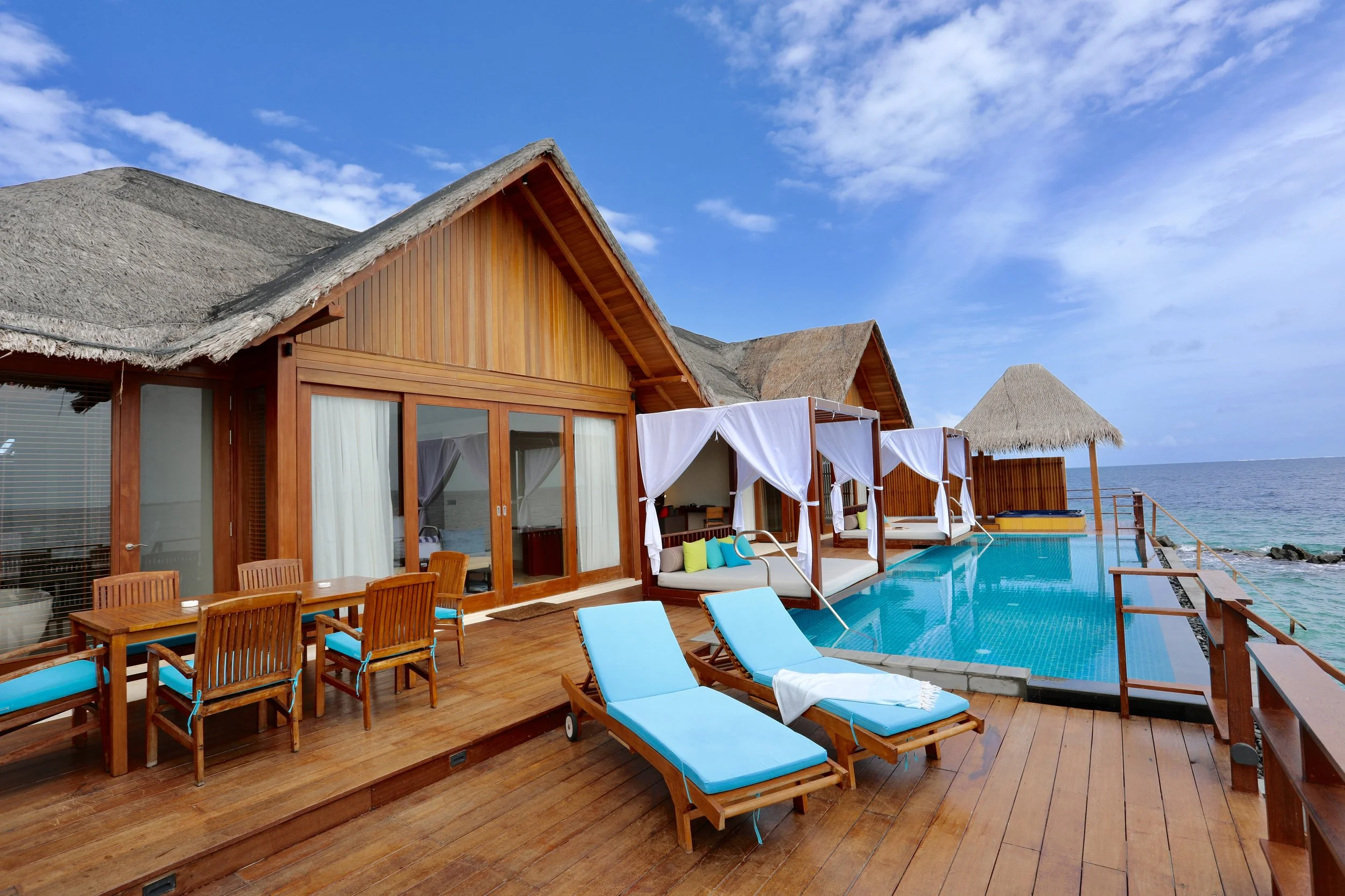 2 Bedroom Private Ocean Reef Residence Deck & Pool
