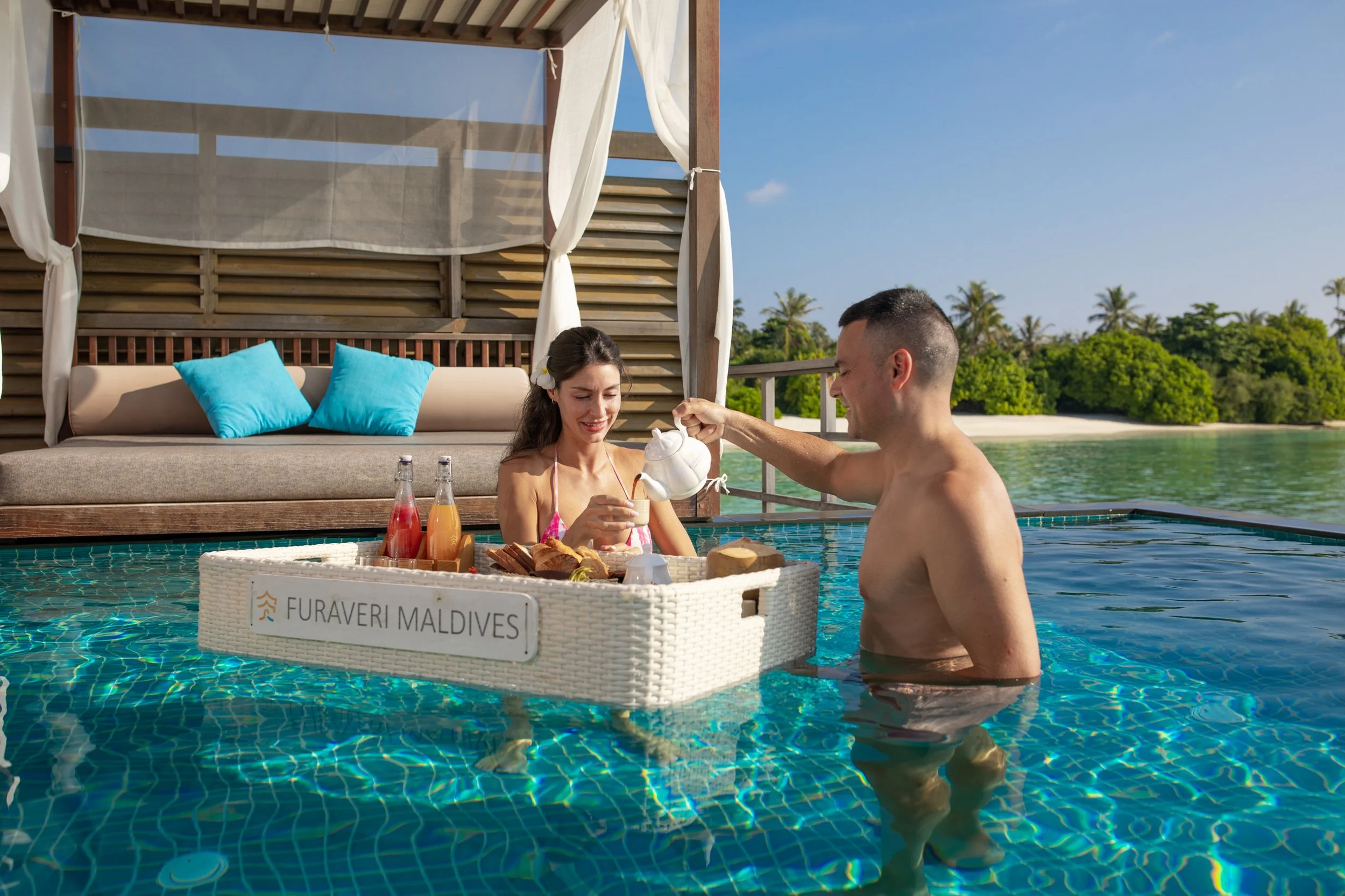 Furaveri Maldives - Floating Breakfast
