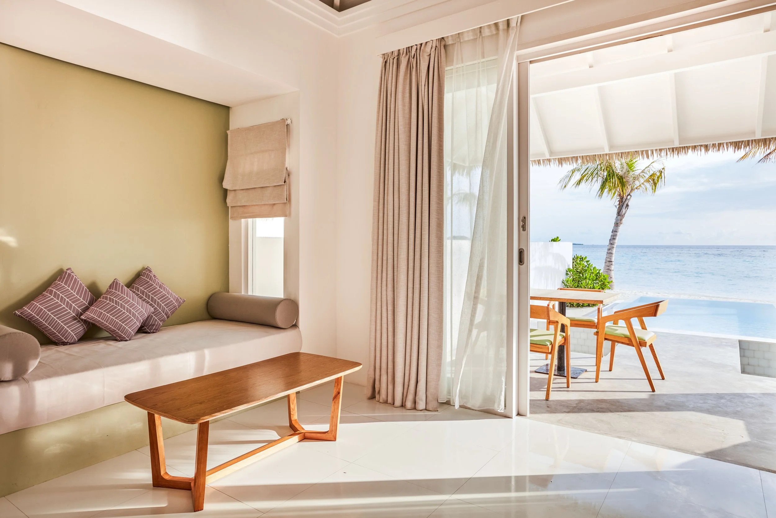 Olhuveli_BeachSuitePool_0139-Edit_page_01.jpg