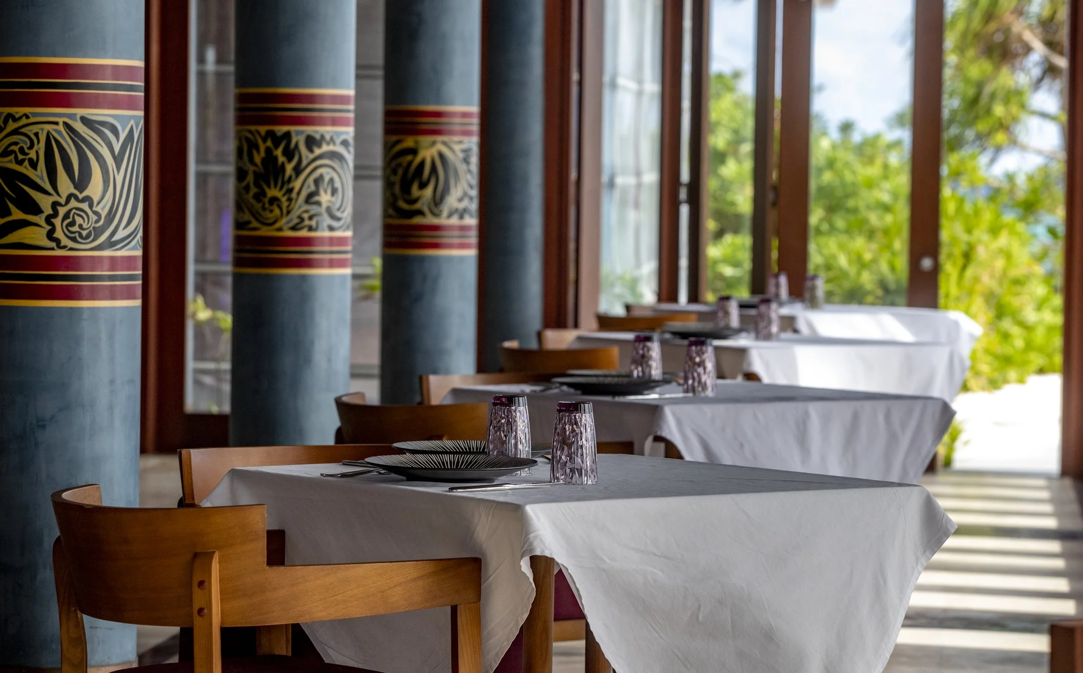 Furaveri Maldives - Raiyvilla Restaurant