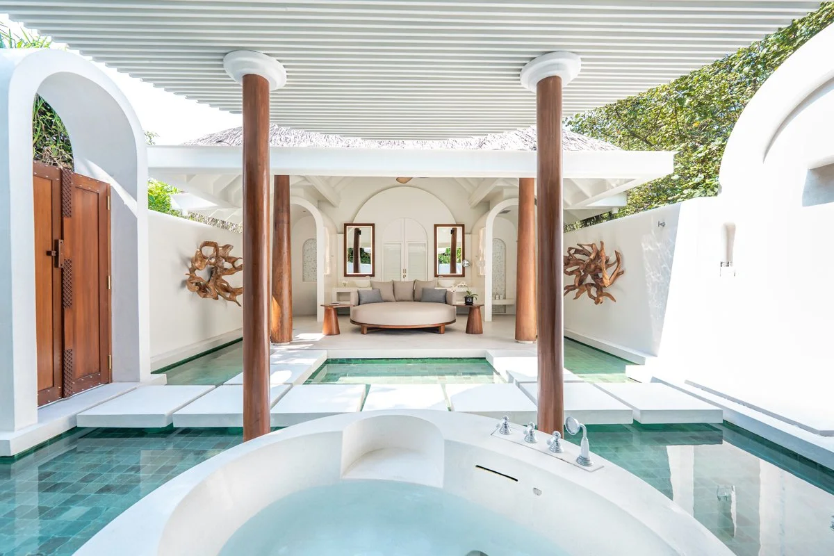 Anantara Kihavah - Beach Pool Villa Bathroom Bath-1200x800.jpg