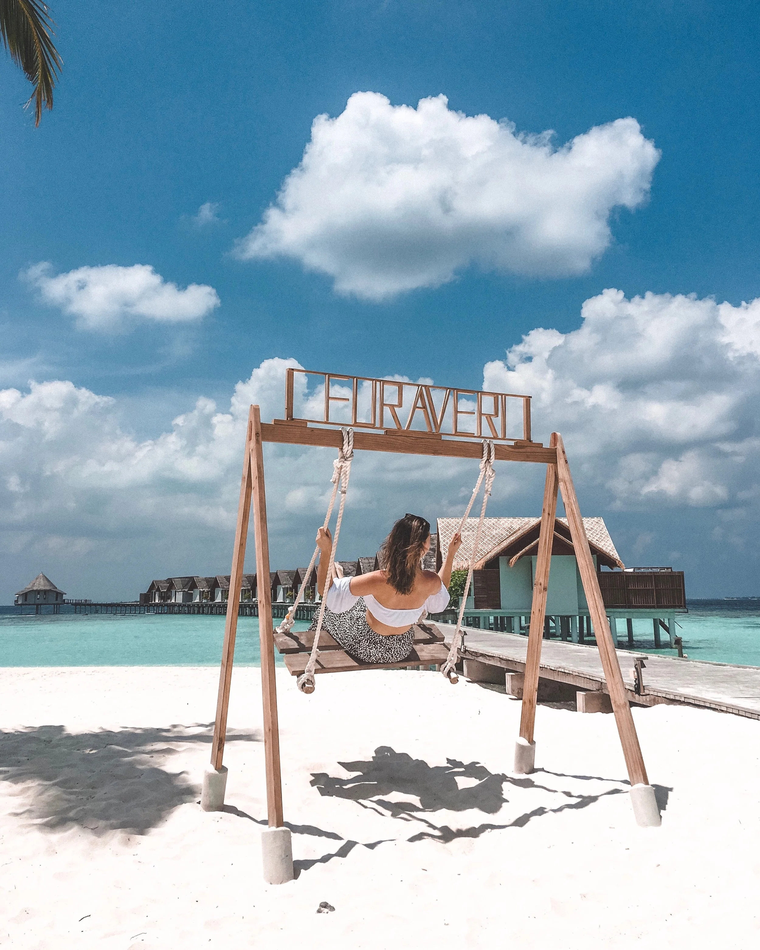 Furaveri Maldives - Beach Swing