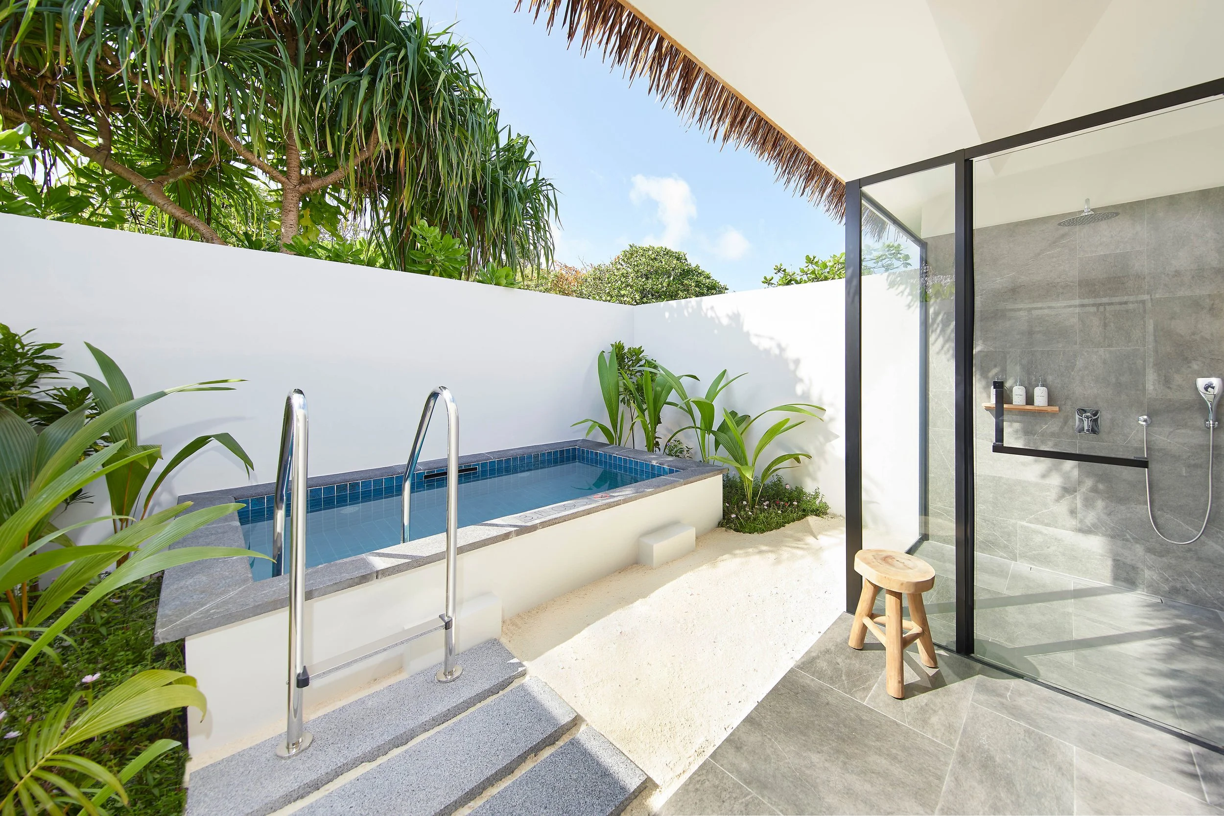 Beach Villa with Garden Pool - Interior