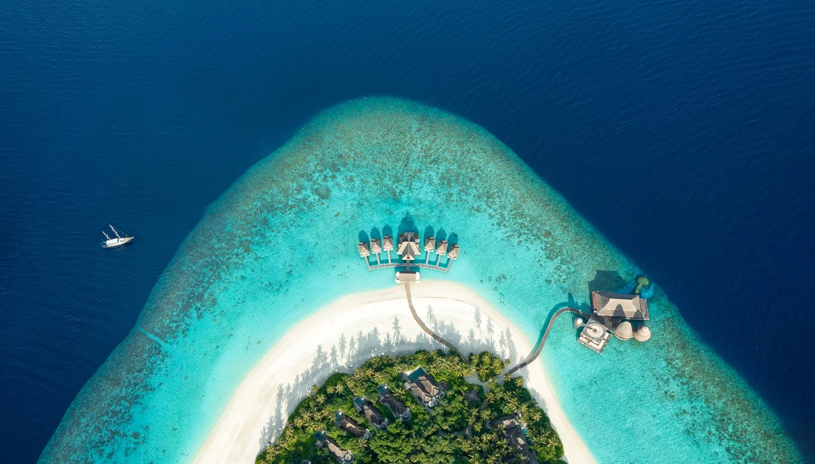 Anantara Kihavah - Aerial Hero Shot 2024-1639x934.jpg