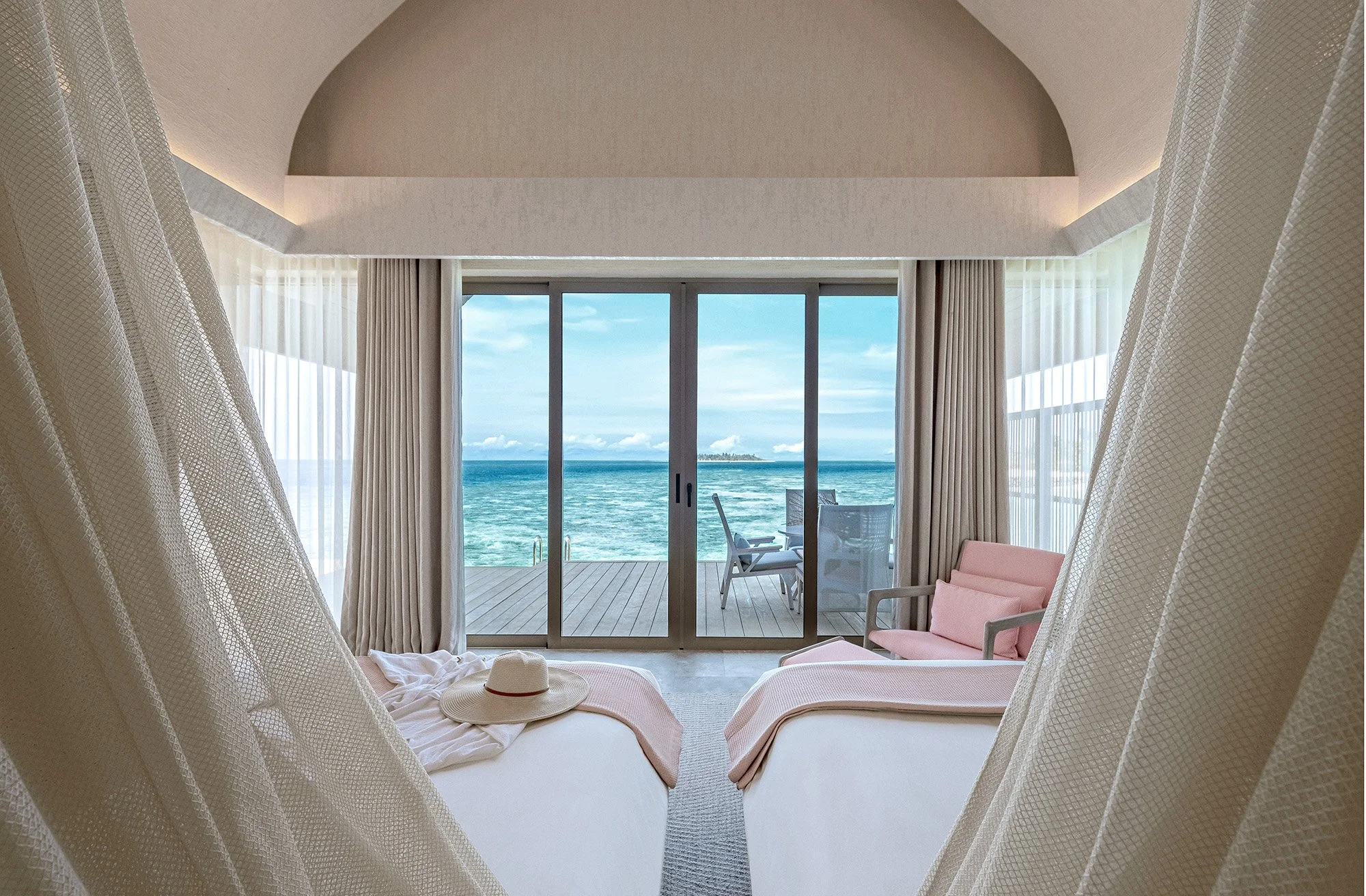 Grand Two Bedroom Ocean Pool Villa - Indoor