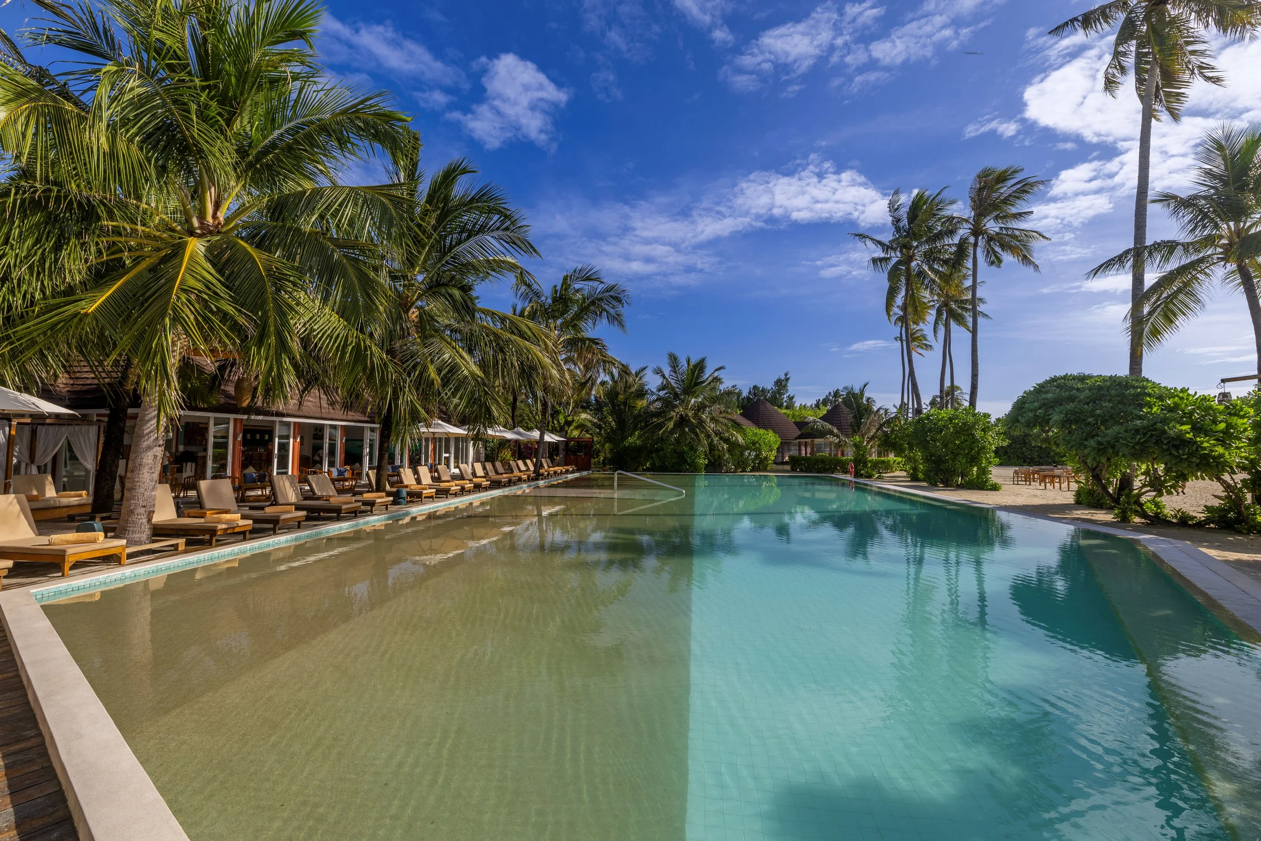 SSO_Pool_Bar_Exterior_Yacob_24-1.jpg