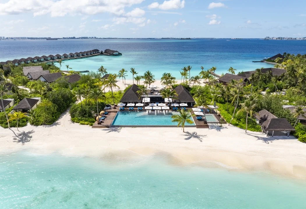 dusitd2-feydhoo-maldives-MIDI-exterior-overview-with-island-view-1051x717.jpg