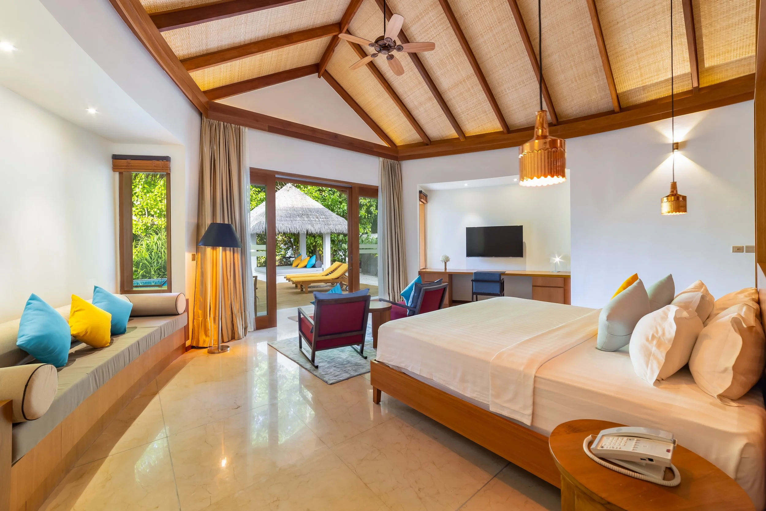 Furaveri - Beach Pool Villa with Jacuzzi Interior