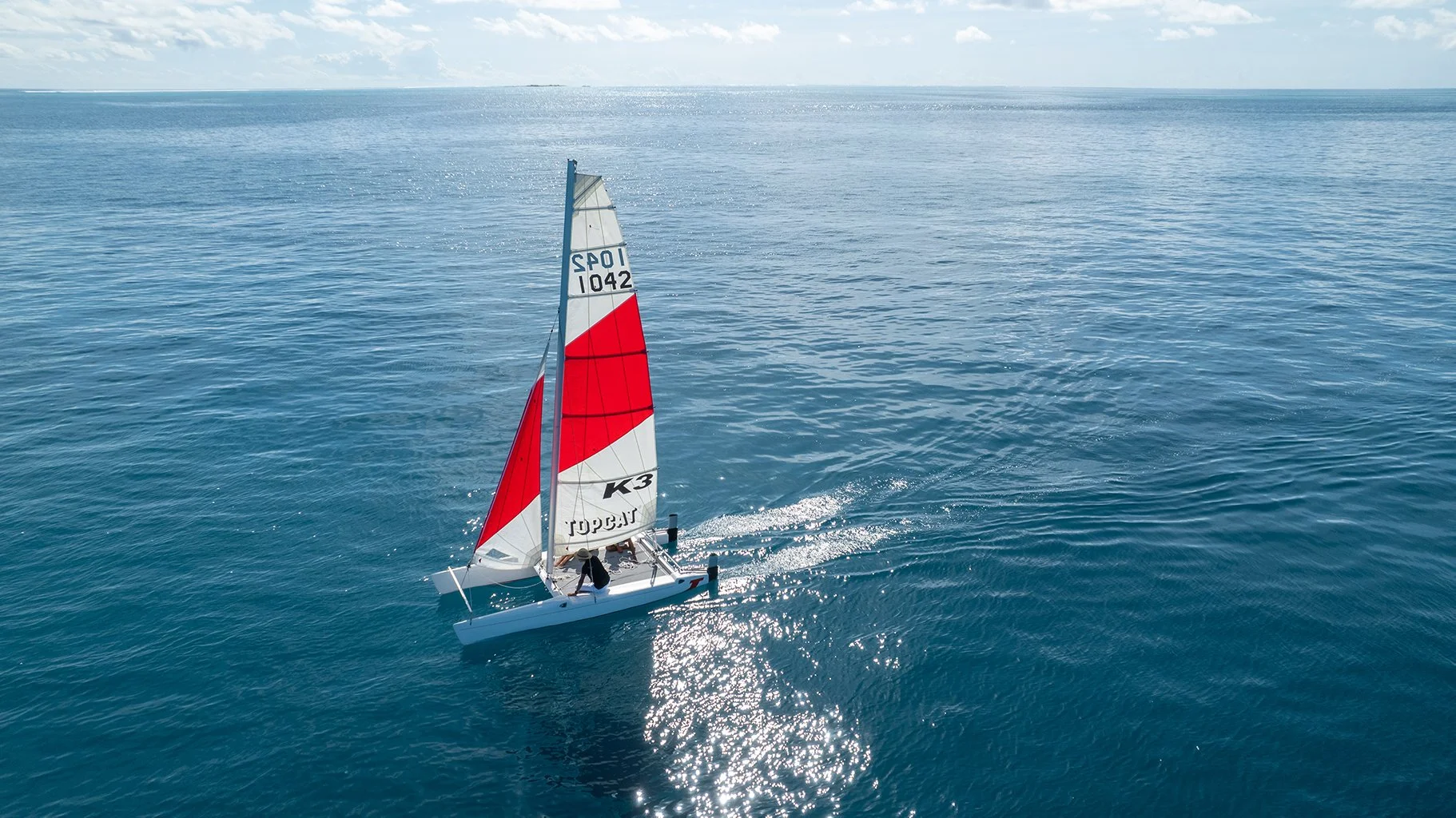 Alila Kothaifaru - Catamaran Sailing