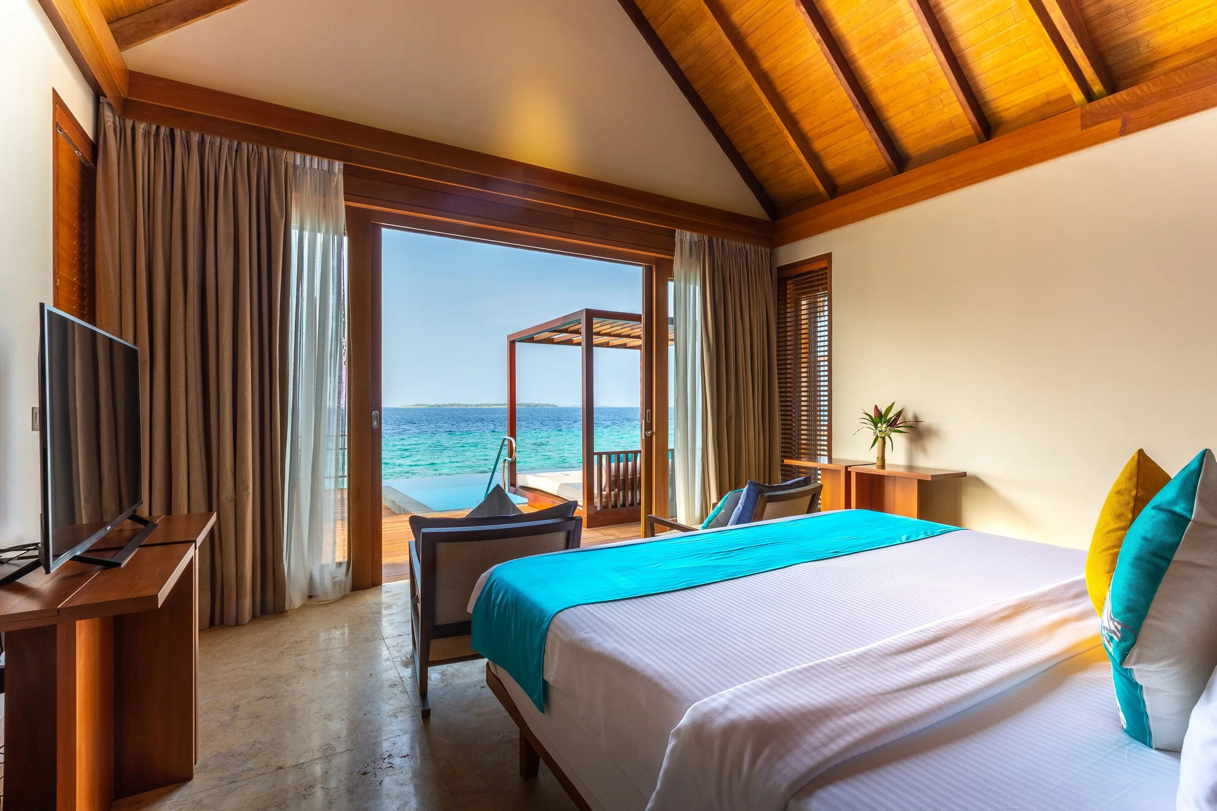 2 Bedroom Private Ocean Reef Residence - Main Bedroom