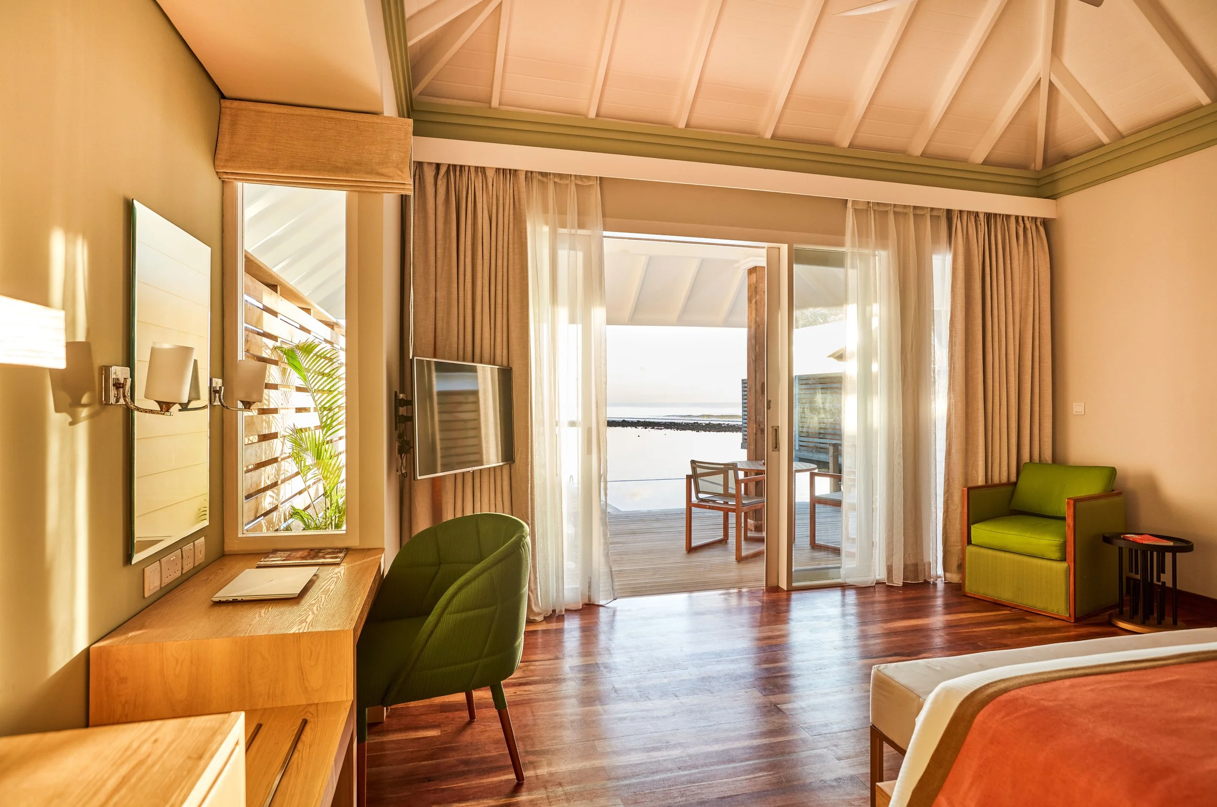 Olhuveli_WaterVillaPool_0208-Edit_page_01.jpg