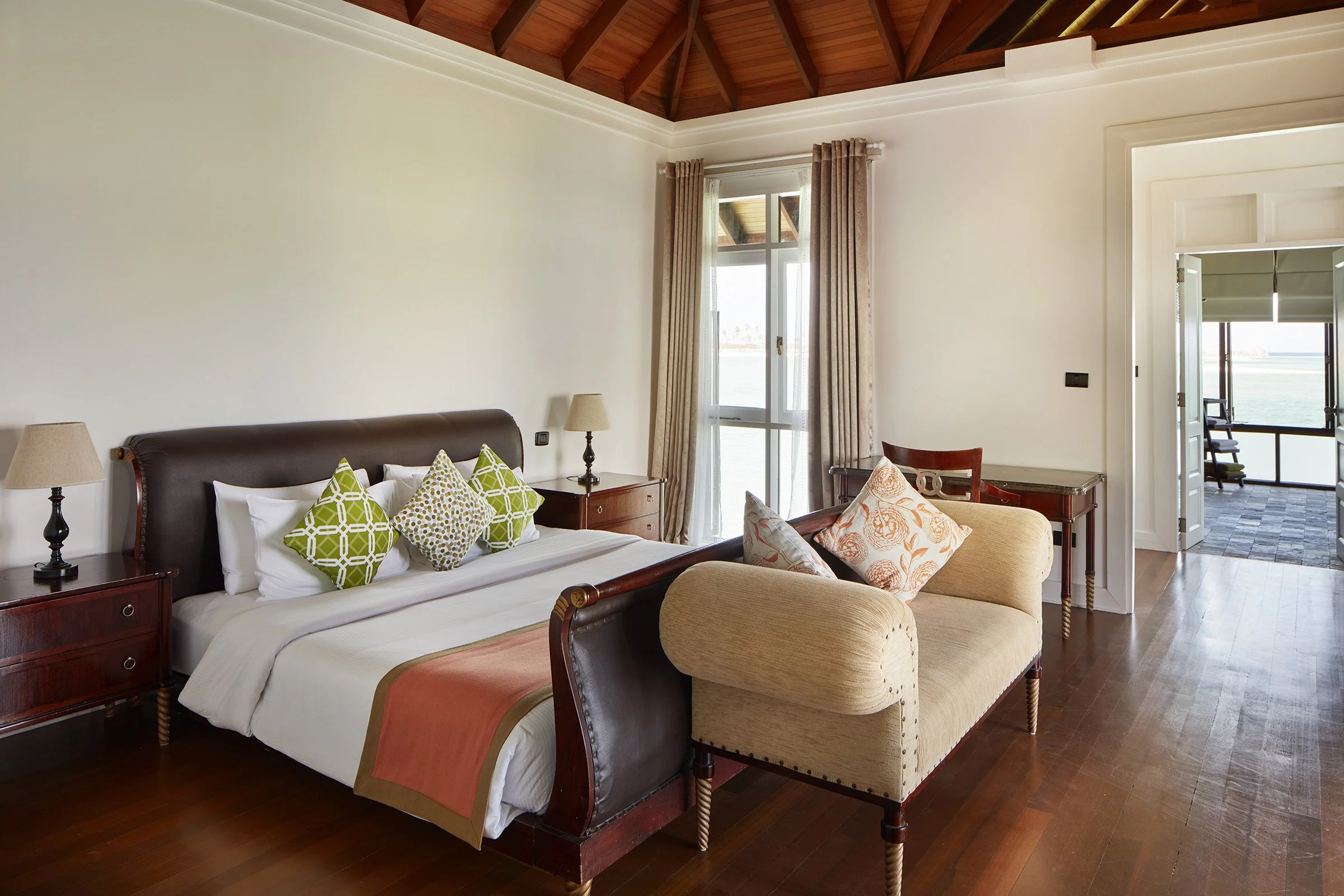 SSO - Presidential Water Suite - Bedroom.jpg