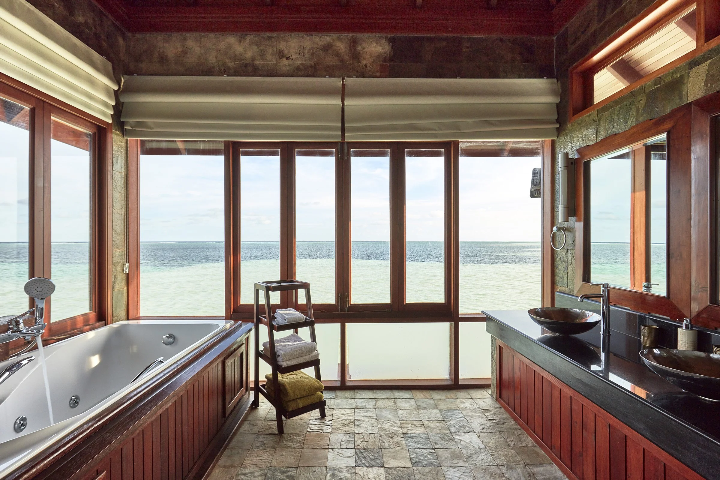 SSO - Presidential Water Suite - Bathroom.jpg