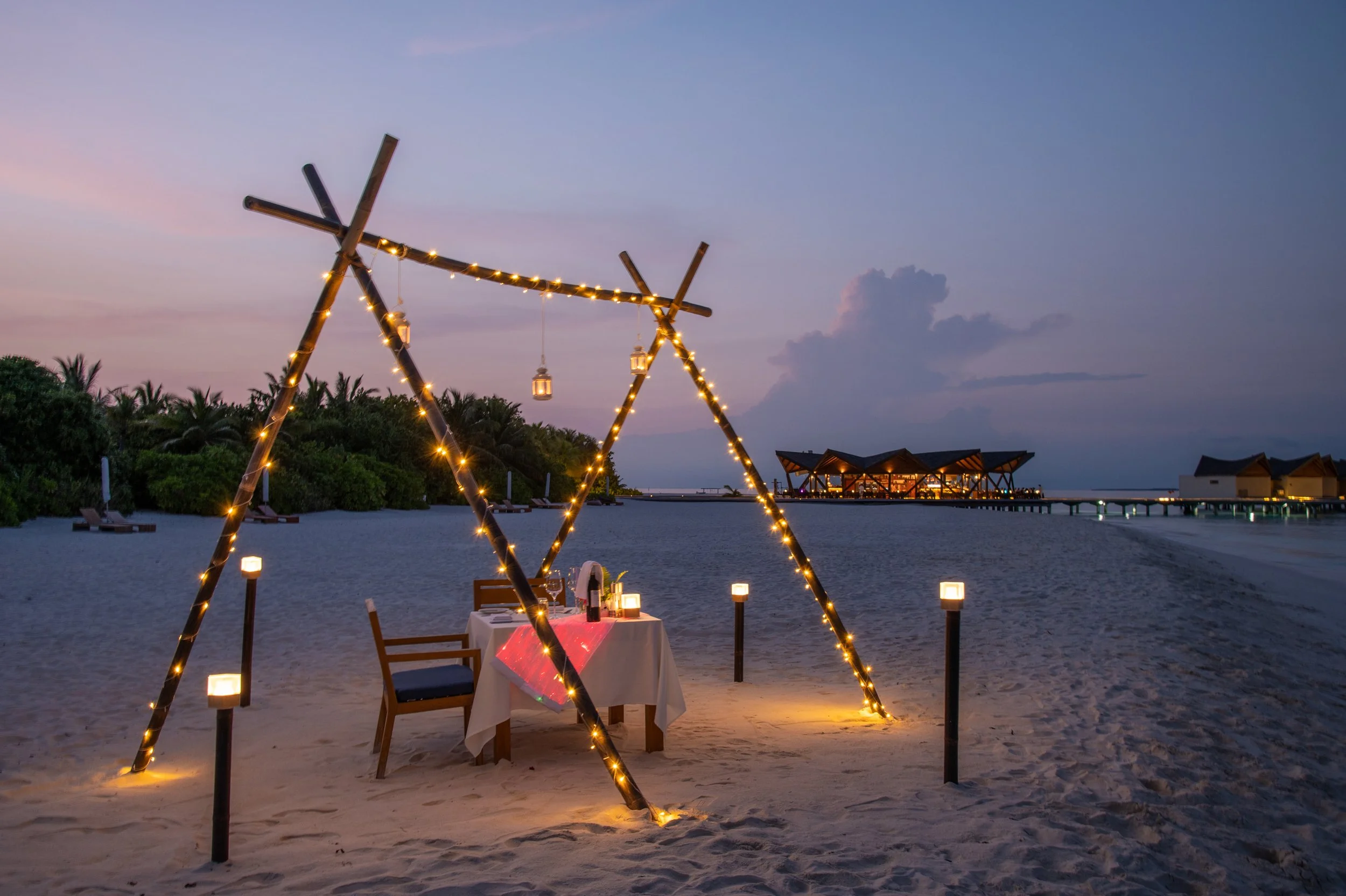 Kuredhivaru Resort & Spa - Beach Dinner