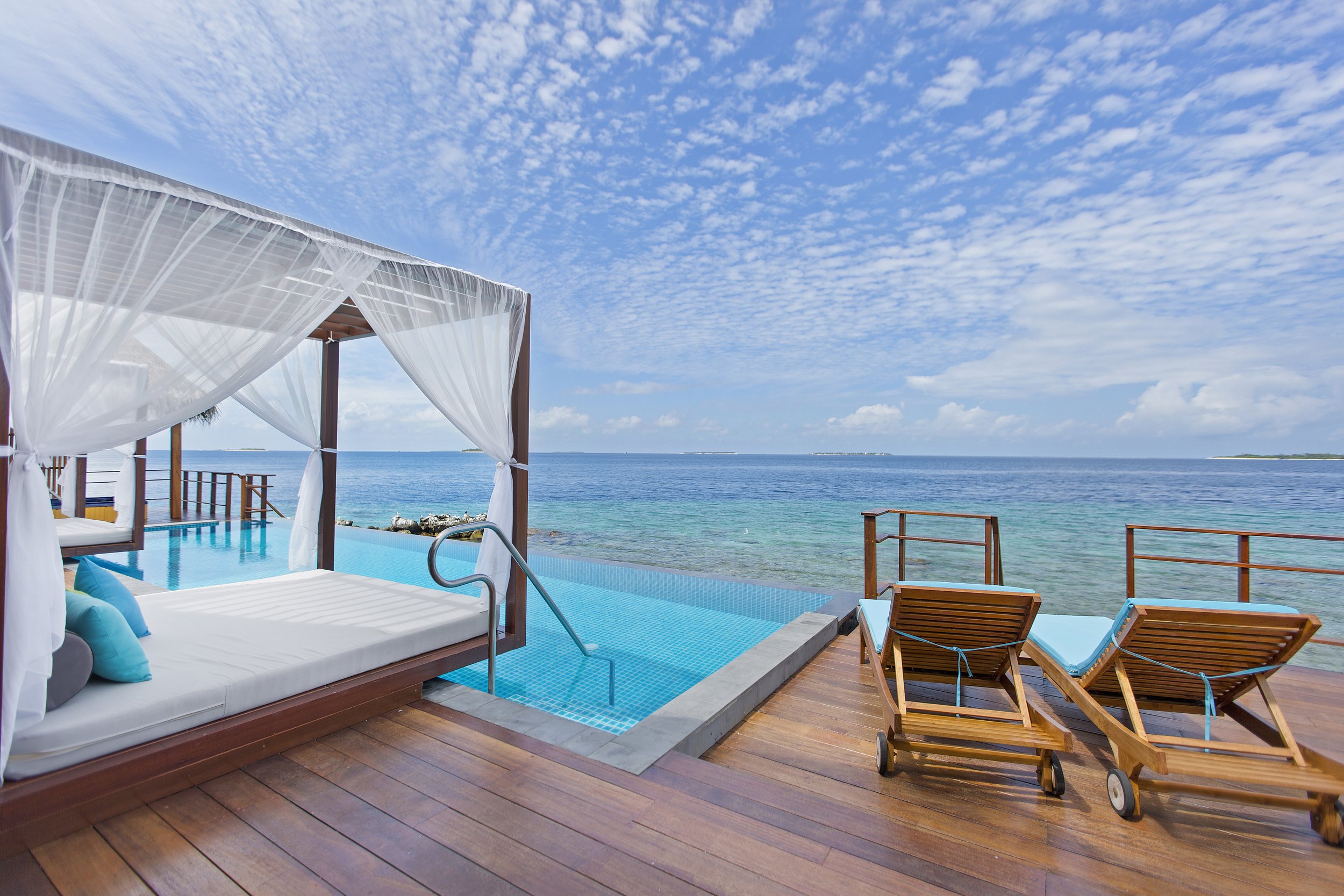 2 Bedroom Private Ocean Reef Residence Deck & Pool