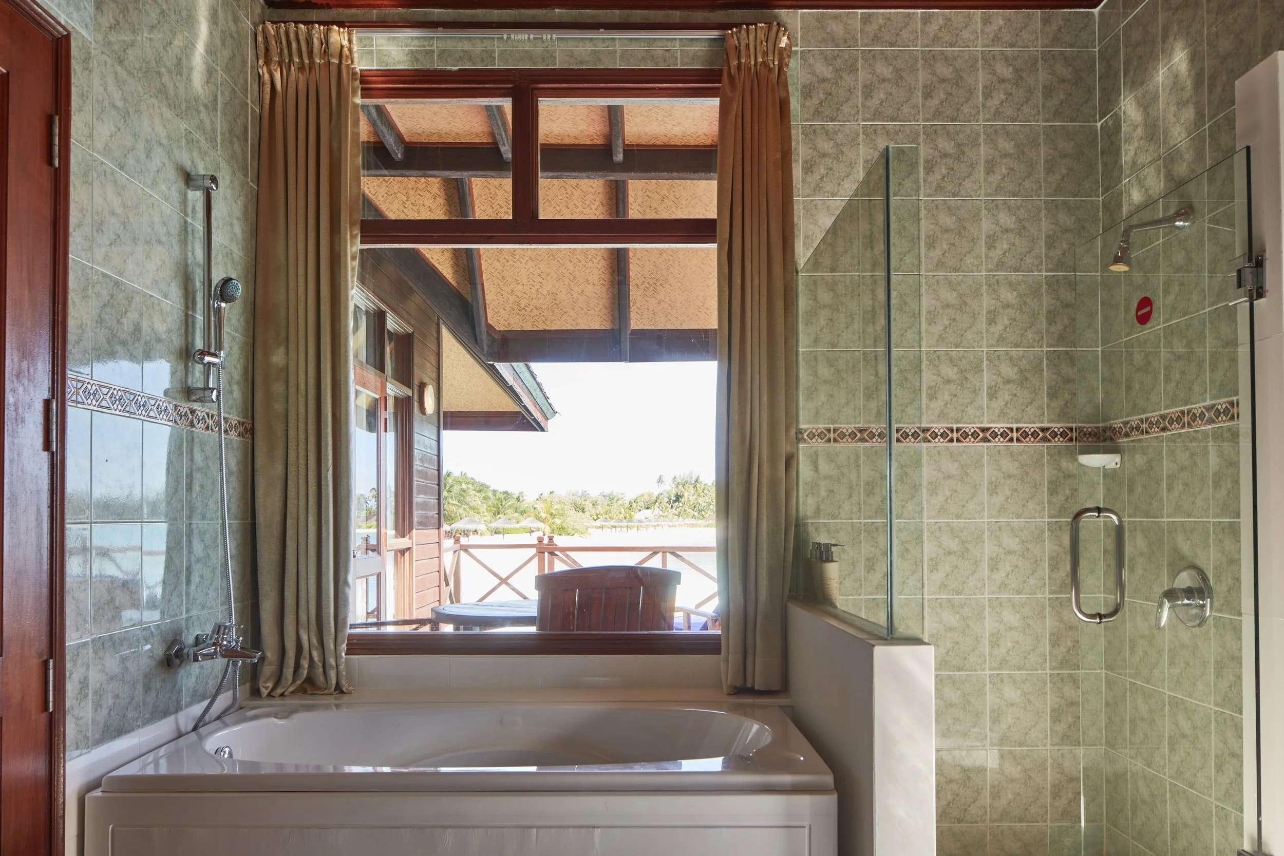 Olhuveli-Water-Villa-Bathroom-4.jpg