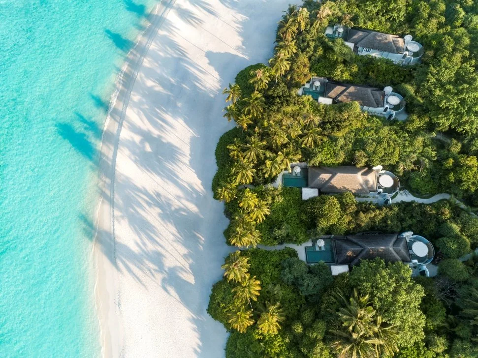 Anantara Kihavah Beach Pool Villas Horizontal Aerial-971x728.jpg