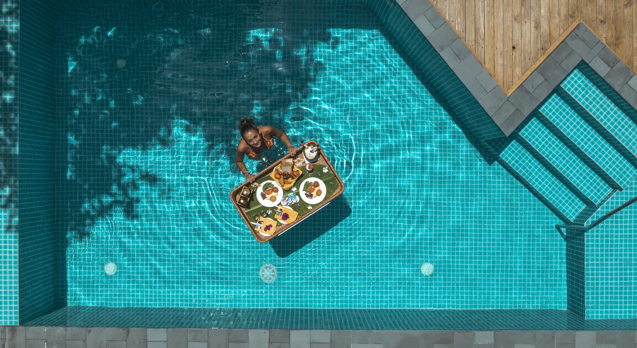 Furaveri Maldives - Floating Breakfast