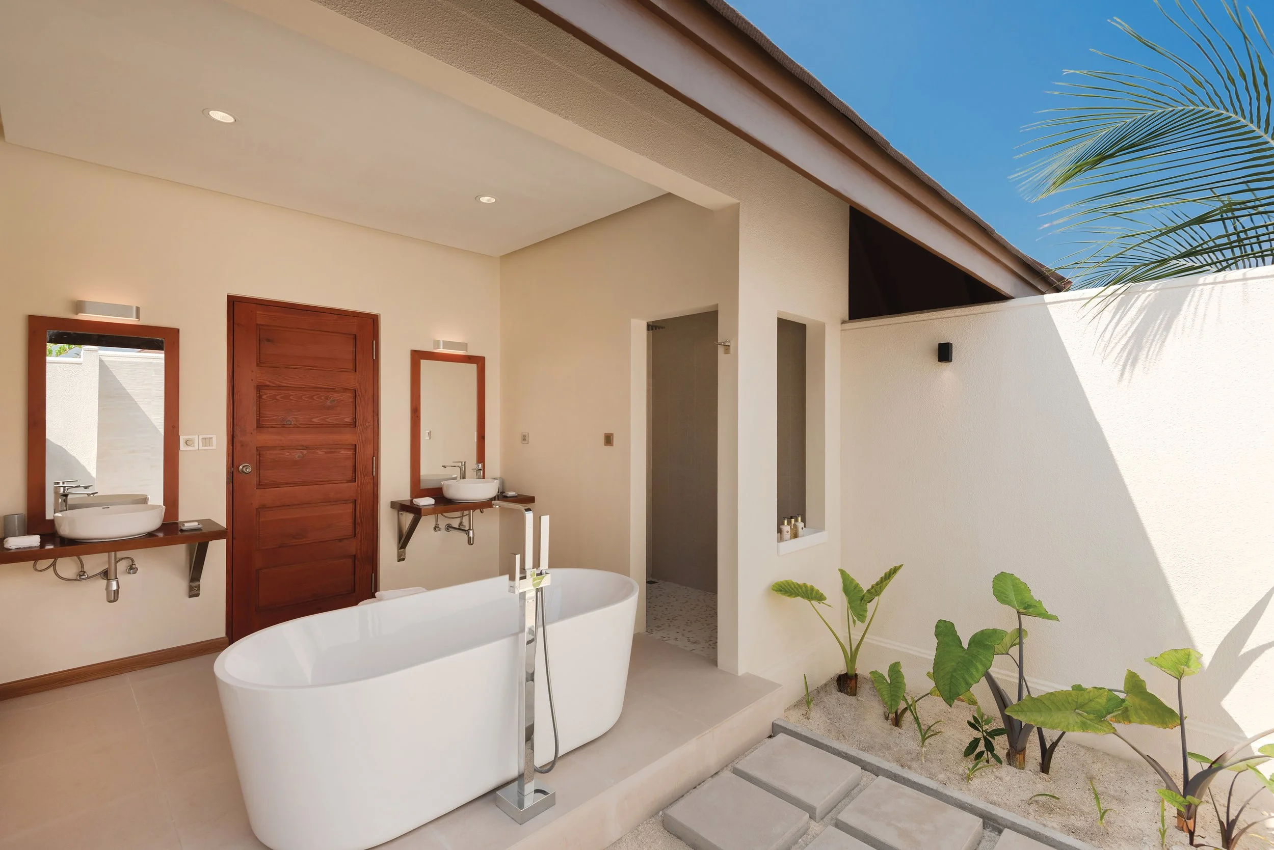 VARU BY ATMOSPHERE - VILLAS - BEACH VILLA BATHROOM 02.jpg