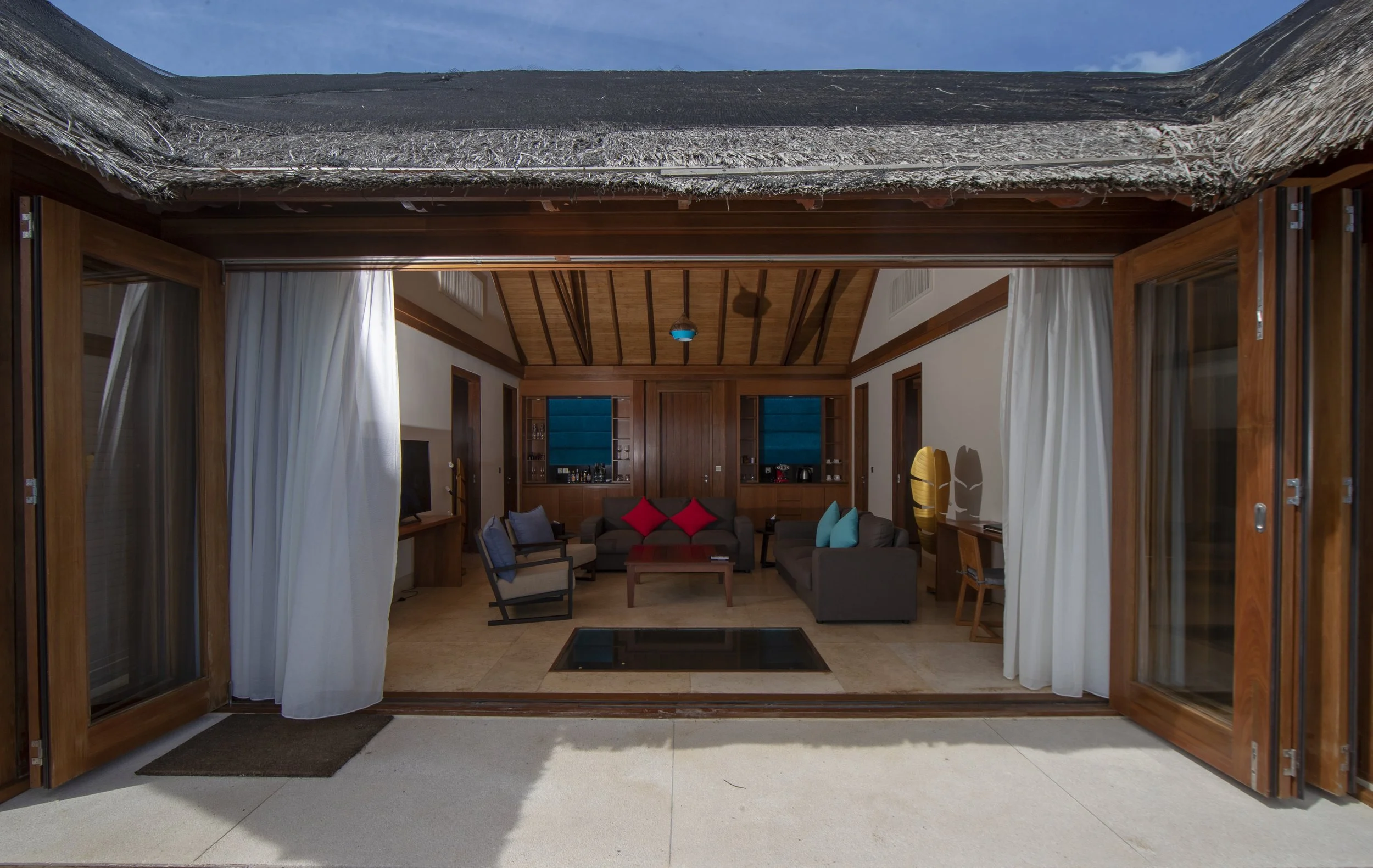 2 Bedroom Private Ocean Reef Residence - Living Room