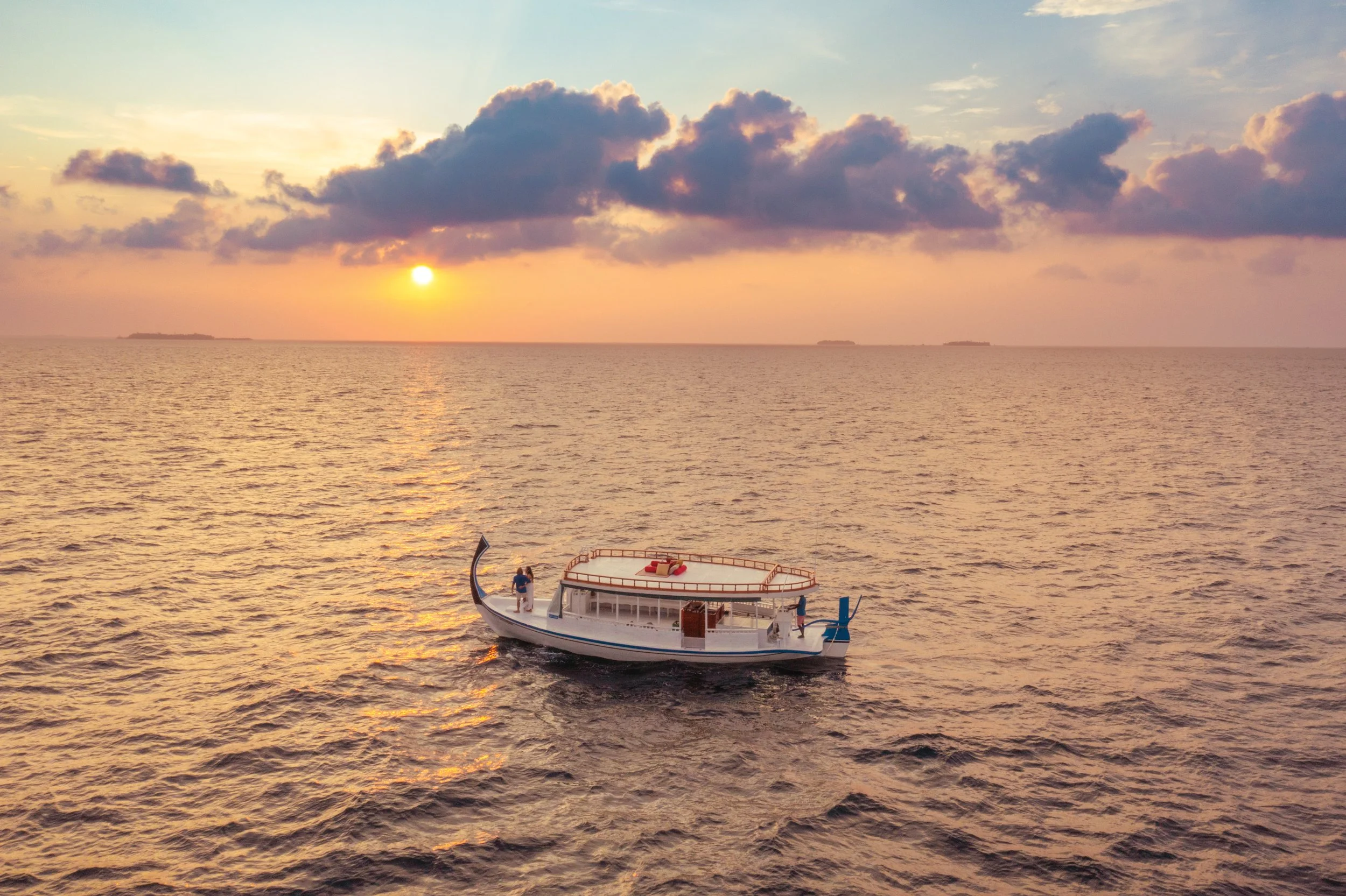 OBLU-SELECT-Lobigili - Lifestyle - Romantic-Sunset-Cruise-01 - 04.2023.jpg
