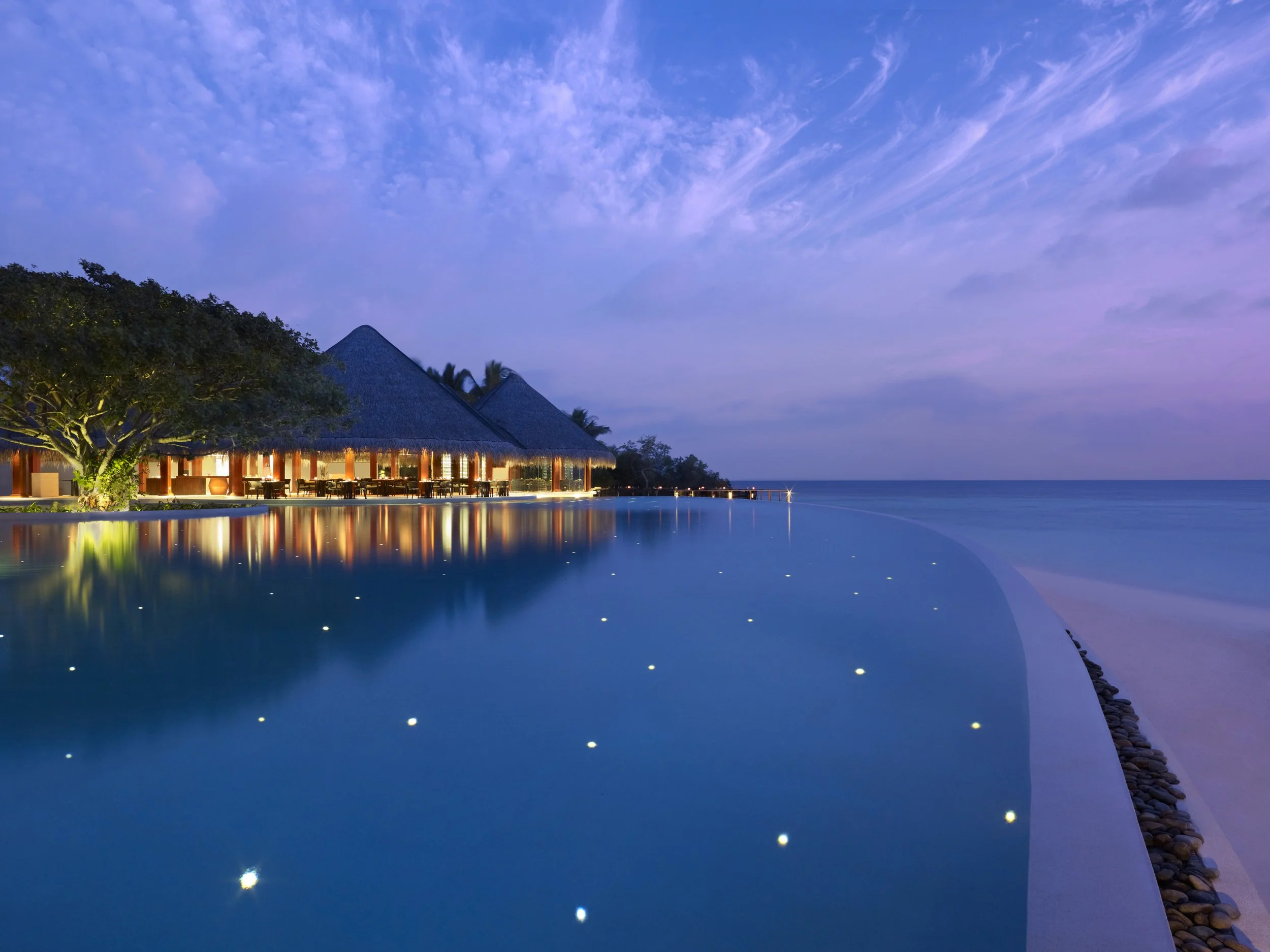 Dusit Thani Maldives - Pool