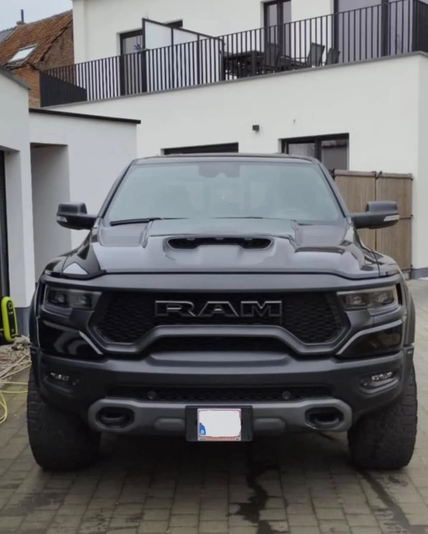 De imposante Dodge Ram TRX kwam langs voor een grondige wasbeurt🫧 Een genot om de krachtigste productie pick-up te mogen ontvangen en weer te laten blinken😎
