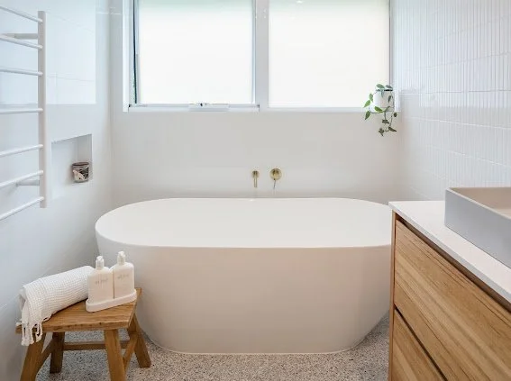 Saxon Bathroom

Tiles - Rosseto
Bath - ABBY
Taps - Phoenix vivid slimline
Vanity -Custom Tas Oak
Stone - Silestone
Sinks - Concrete Nation
