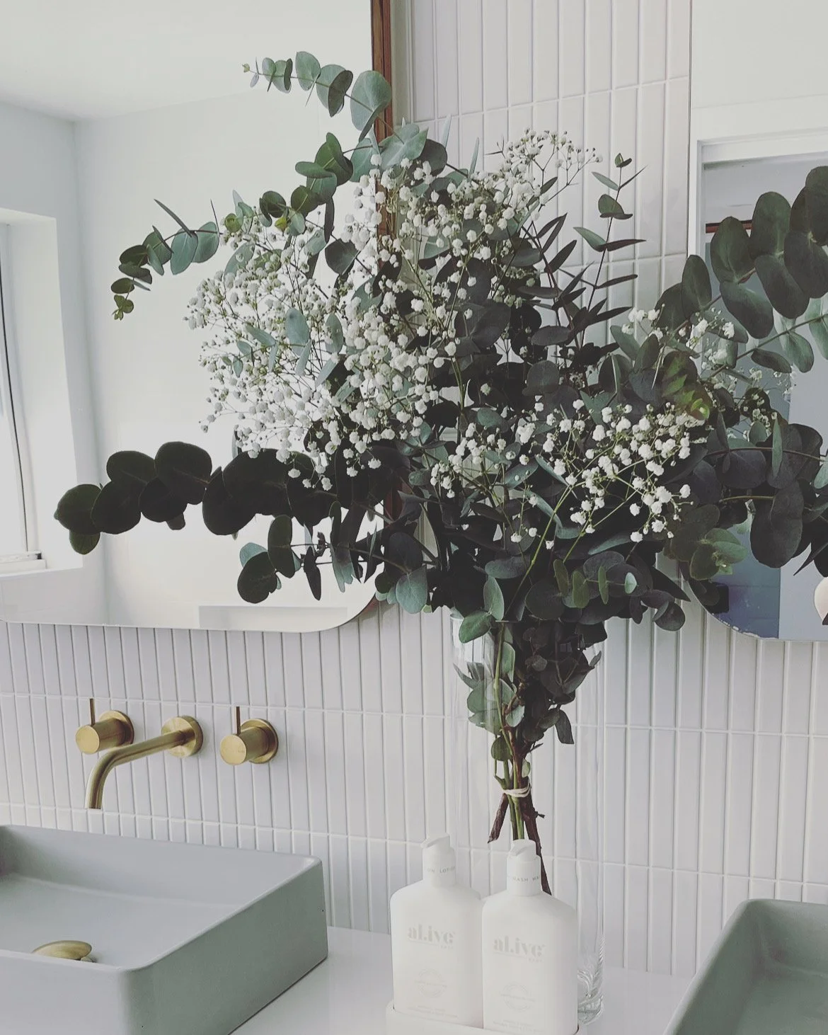 Saxon Bathroom

Tiles - Rosseto
Taps - Phoenix vivid slimline
Vanity -Custom Tas oak
Mirrors - Custom Tas oak
Stone - Silestone
Sinks - Concrete Nation