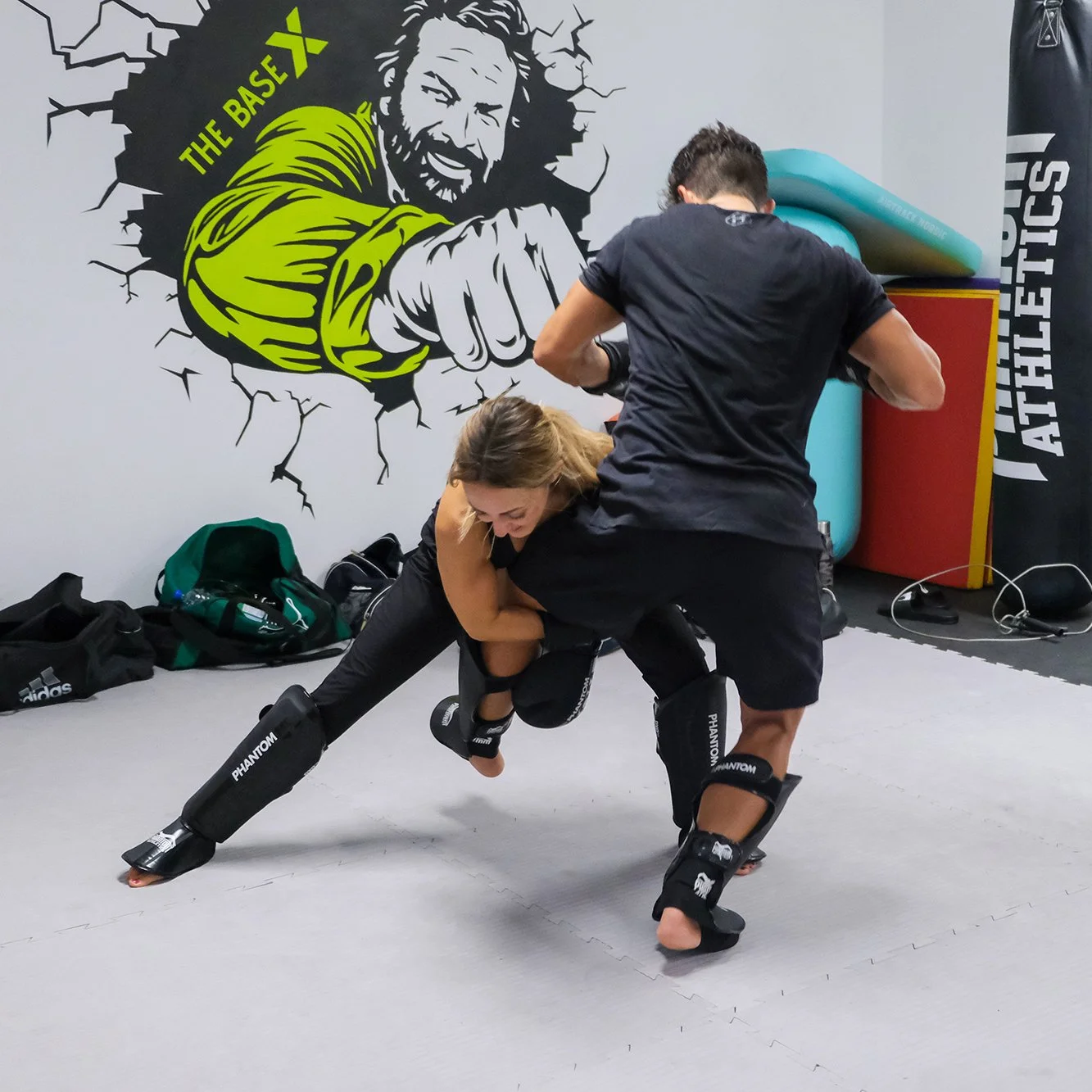 Mixed Martial Arts Training - intensives Ganzkörper-Workout mit Fokus auf Techniken im Stand und am Boden