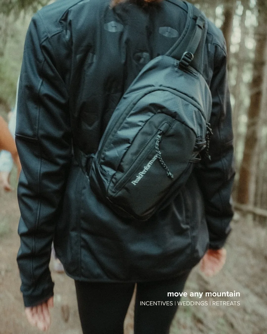 𝗡𝗼 𝗰𝗮𝗻𝗱𝗹𝗲𝘀. 𝗡𝗼 𝗰𝗿𝘆𝘀𝘁𝗮𝗹𝘀. 𝗝𝘂𝘀𝘁 𝗮 𝗱𝗮𝗺𝗻 𝗴𝗼𝗼𝗱 𝗯𝗮𝗴.

At our retreats, every participant receives a Move Any Mountain @peakperformance sling bag as part of the welcome goodie bag. Not as a souvenir, but as a piece of gear