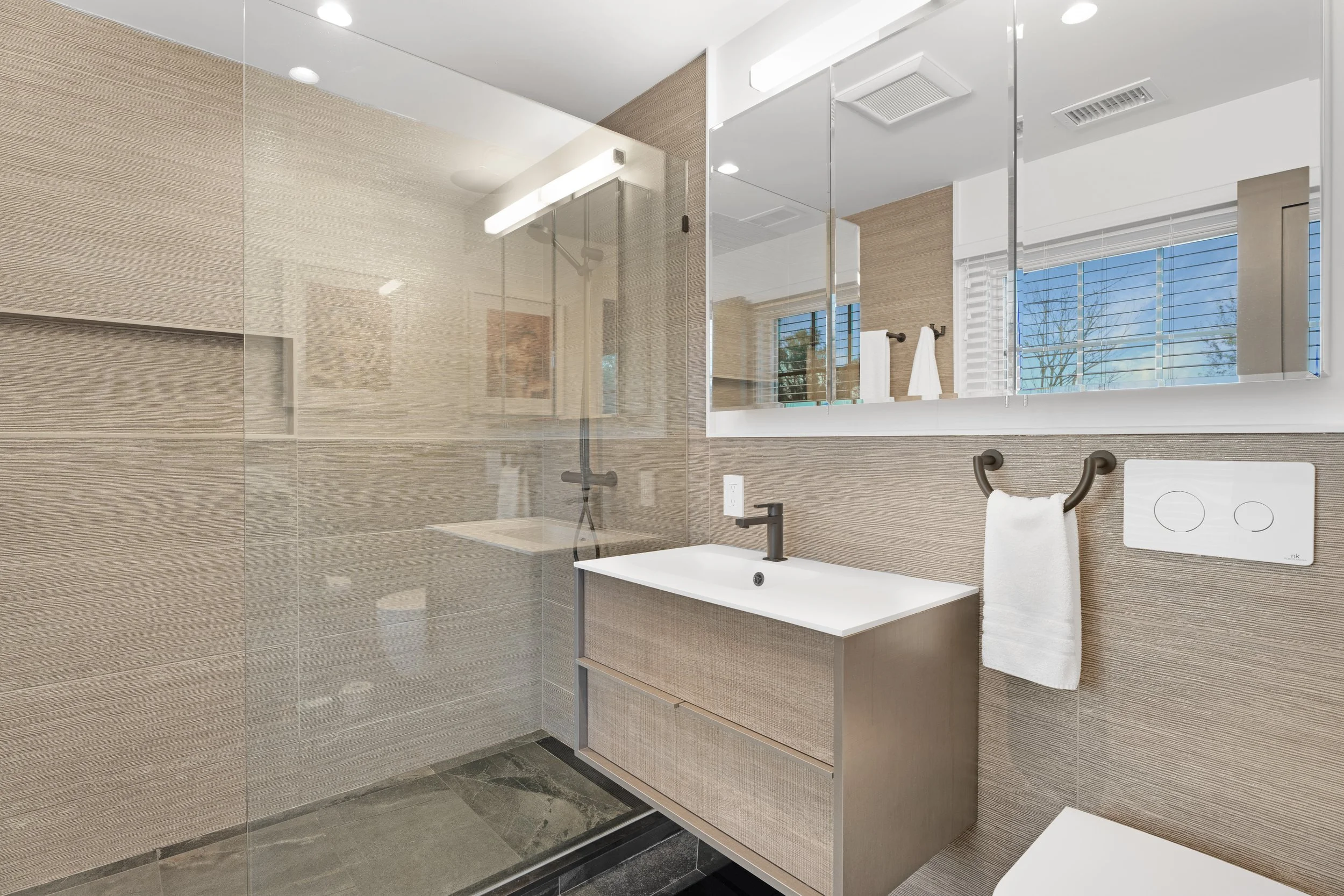 En suite bath for upstairs primary bedroom.