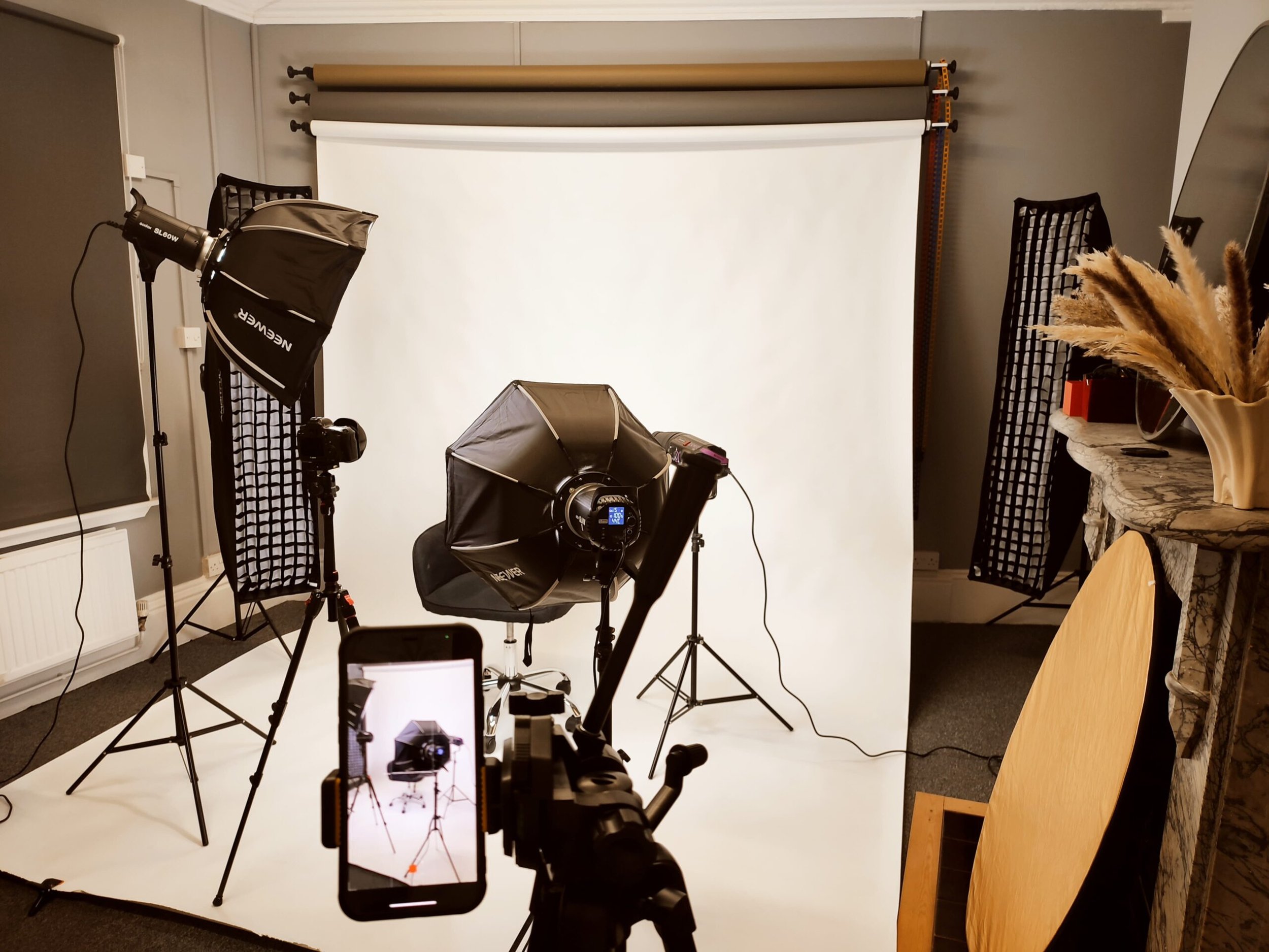 Level Up Your Content: Top 3 Lighting Mistakes to Avoid (at R:VEALSTUDIOS!)
