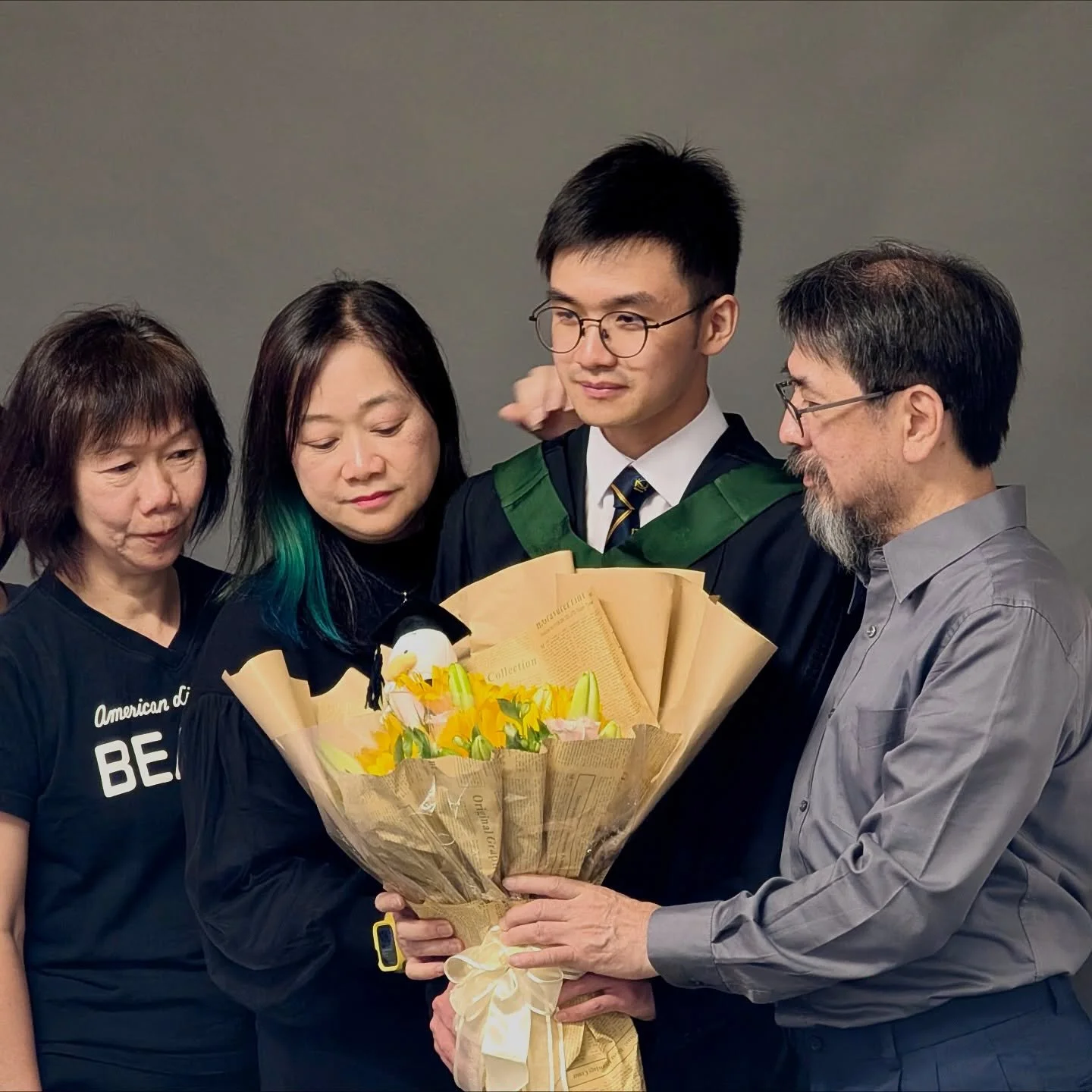 Let&rsquo;s just say the pride in the room was over the moon. No; over the godox light 😄 

Oh the last slide is just to tell you how serious this was 

#graduationshoot #leedstudio #leedsphotographystudio #leedsstudio #leedscontentstudio #rvealstudi