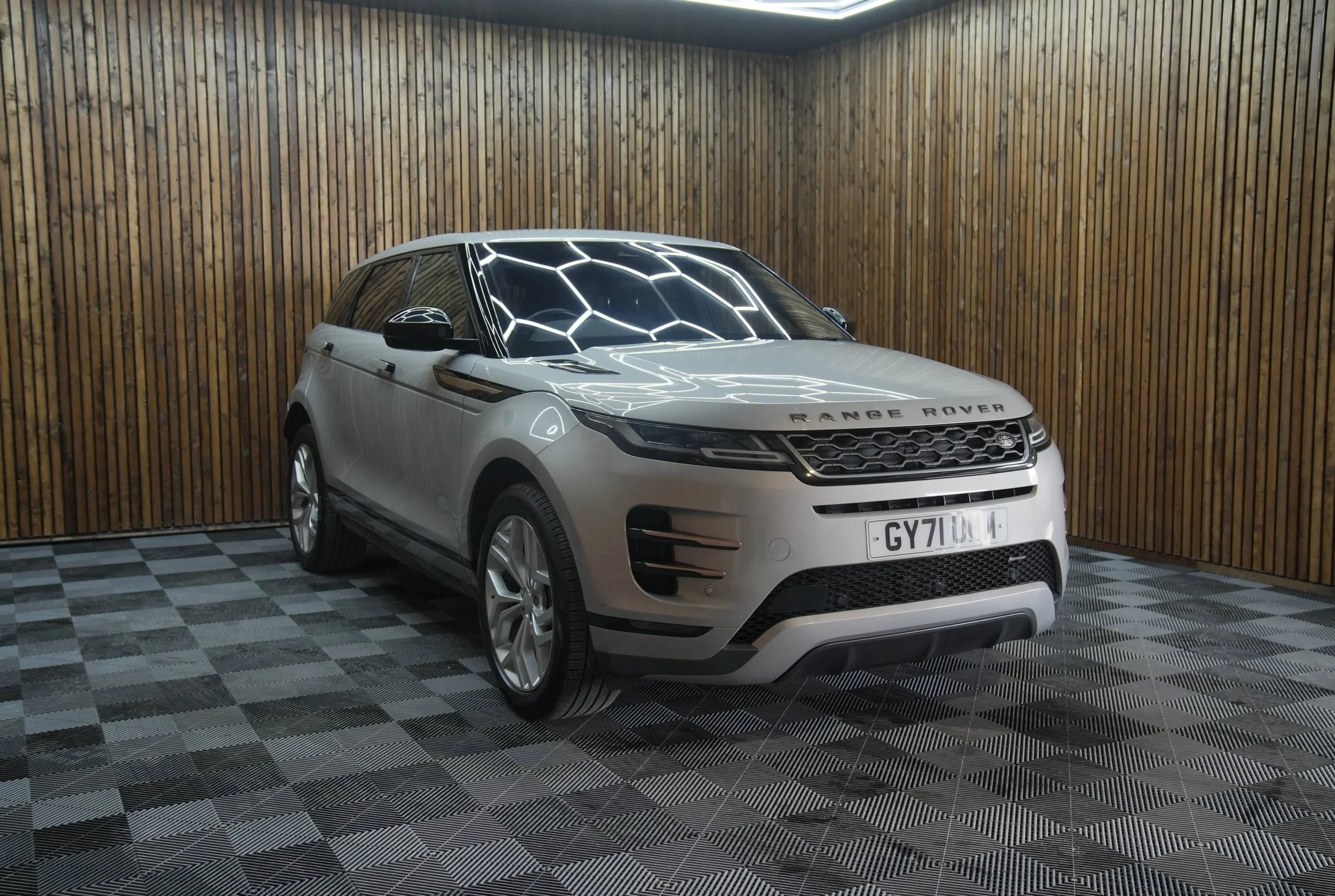 Land Rover Range Rover Evoque 1.5 P300e R-Dynamic SE Auto