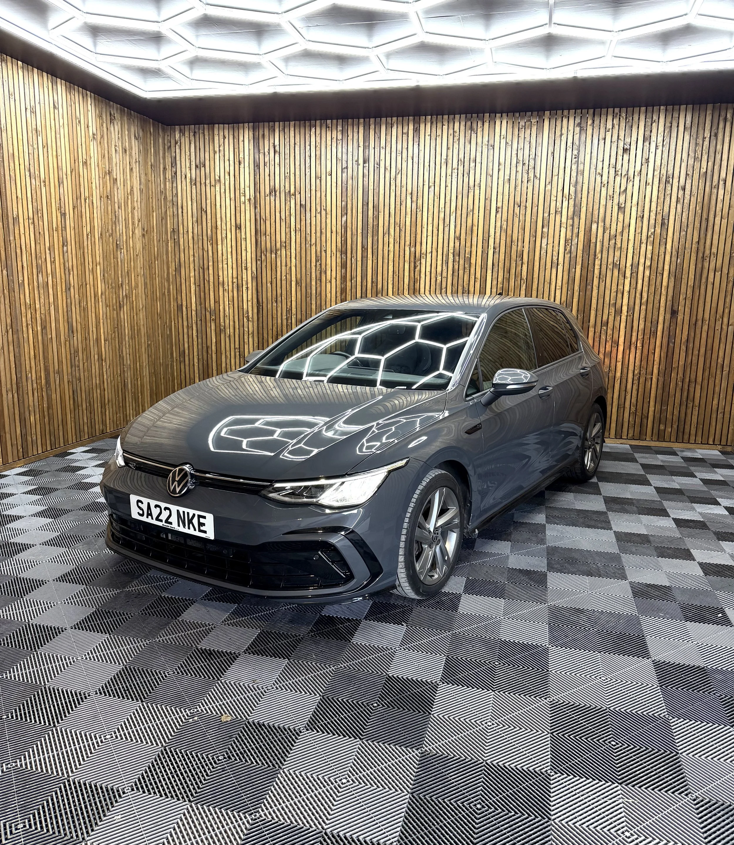 Volkswagen Golf 1.5 E-TSI 130 R Line DSG