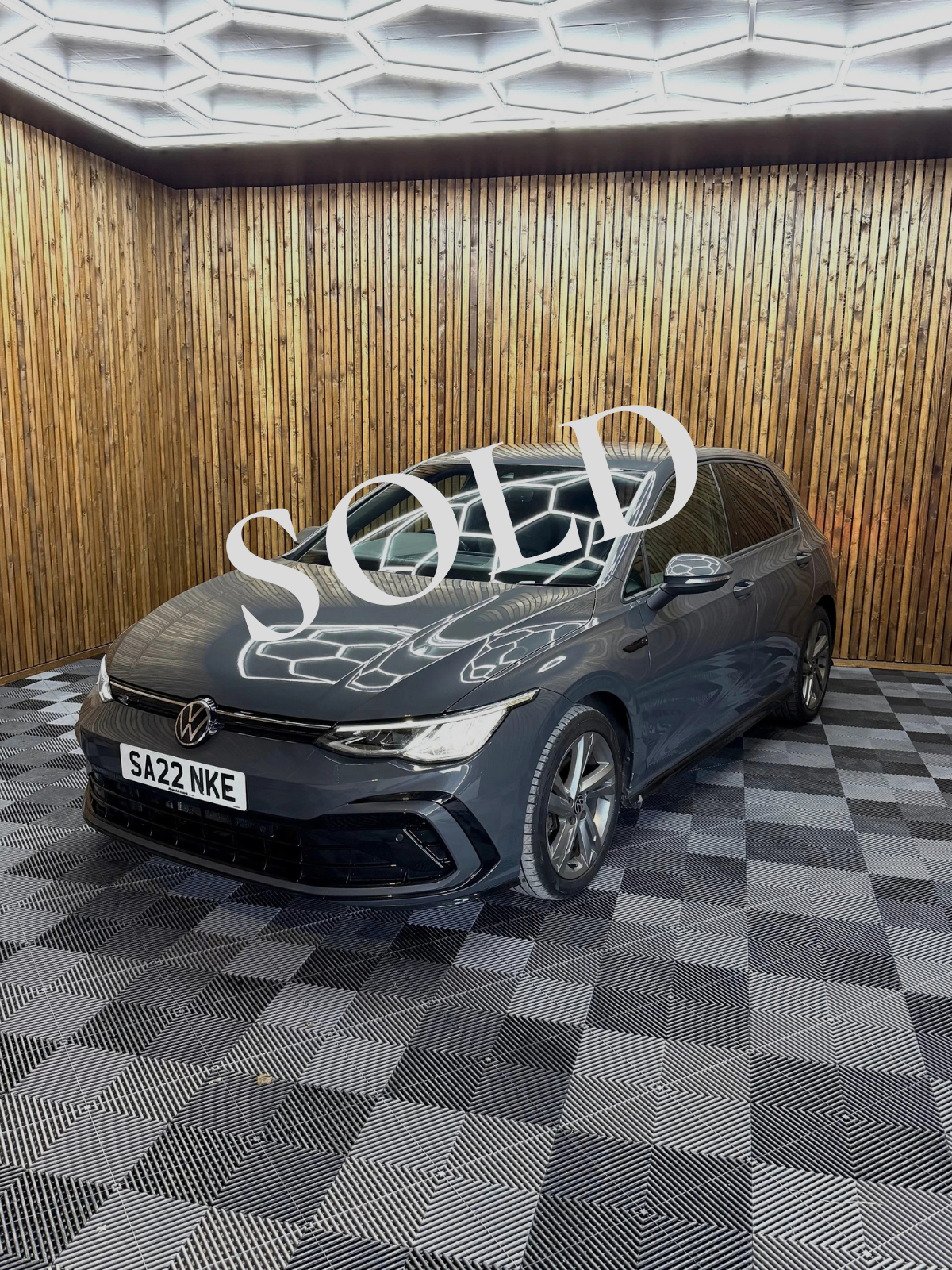 Volkswagen Golf 1.5 E-TSI 130 R Line DSG