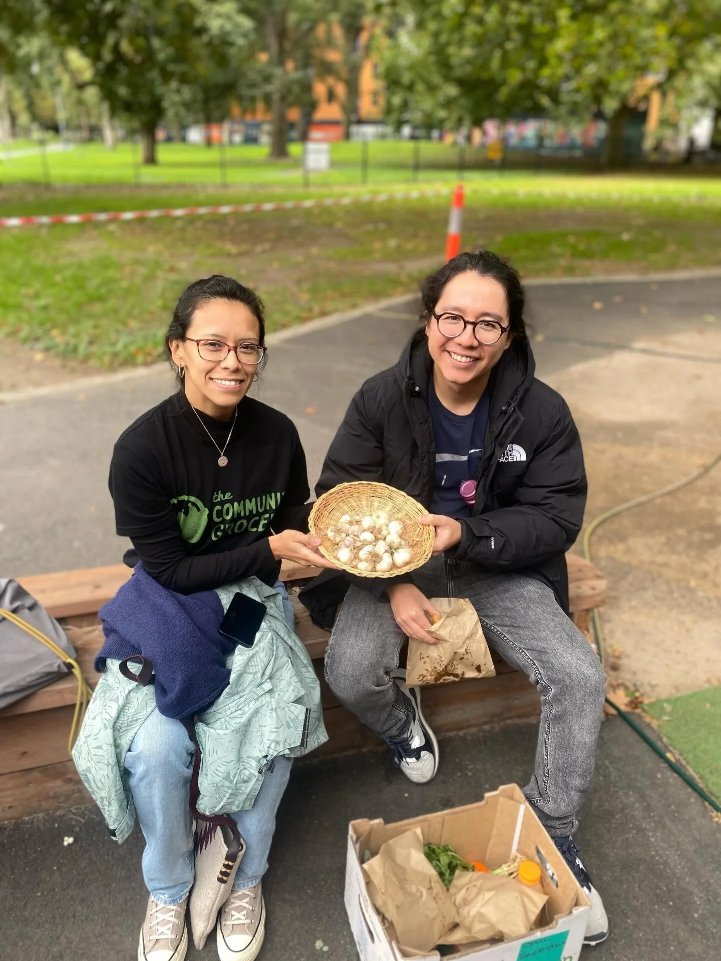 Organic Garlic! 🧄 

This time last week, a team of our volunteers were out planting garlic at Gabby&rsquo;s Garlic farm in Coimadai 

Thanks to this team, and Gabby&rsquo;s generosity, we have very affordable organic garlic available at our markets 
