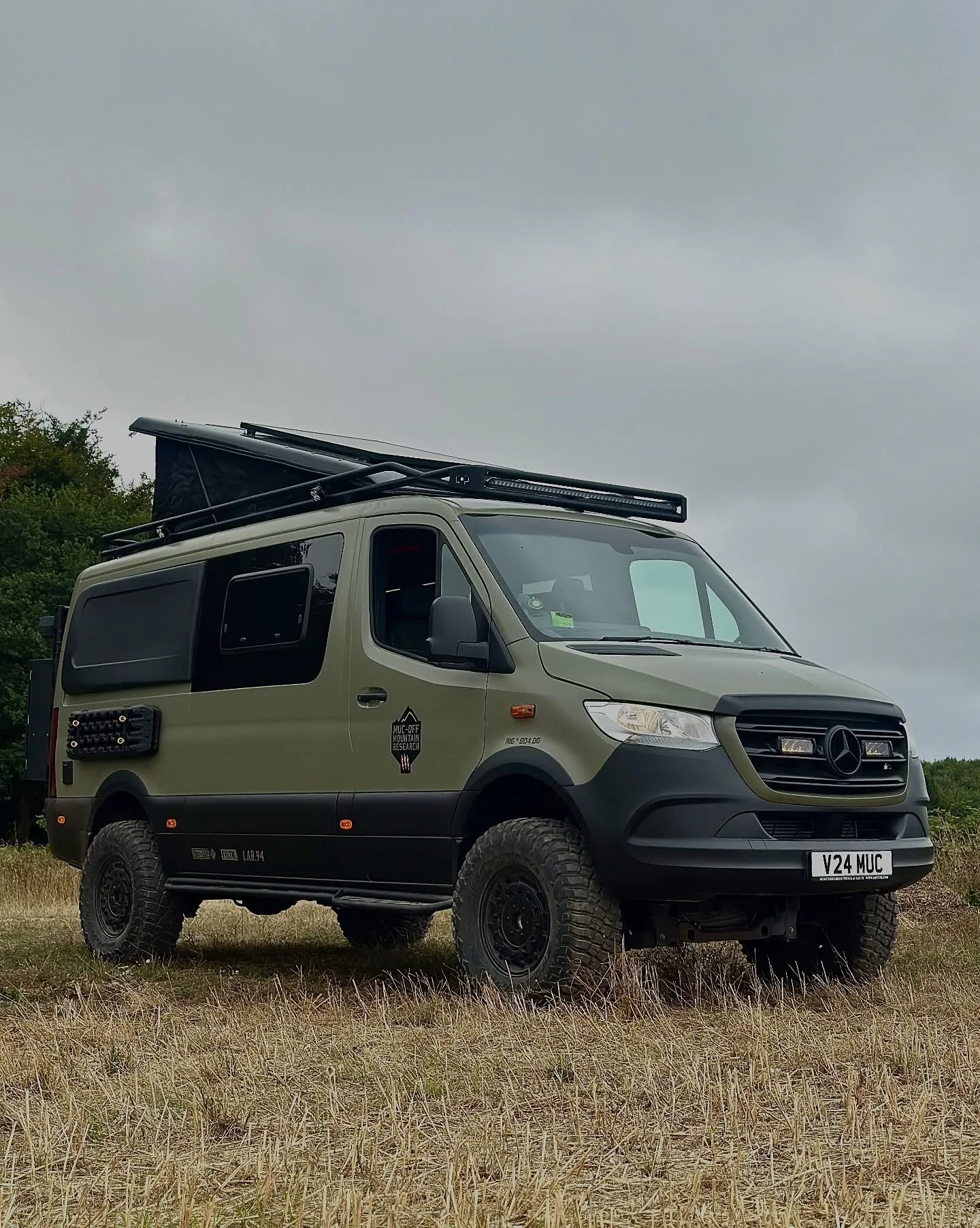 Another post on the @mucoff 4x4 sprinter because it doesn&rsquo;t get much better than this.. 

@victron_energy 
@vandermoon_eu 
@colehillcustoms 
@vancompass