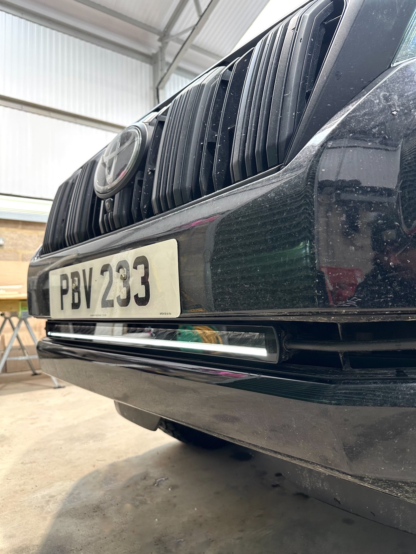 Lovely @strandslightingdivision Land Cruiser light bar install 🤌🏽

#vinnauk #strands #lightbar #landcruiser