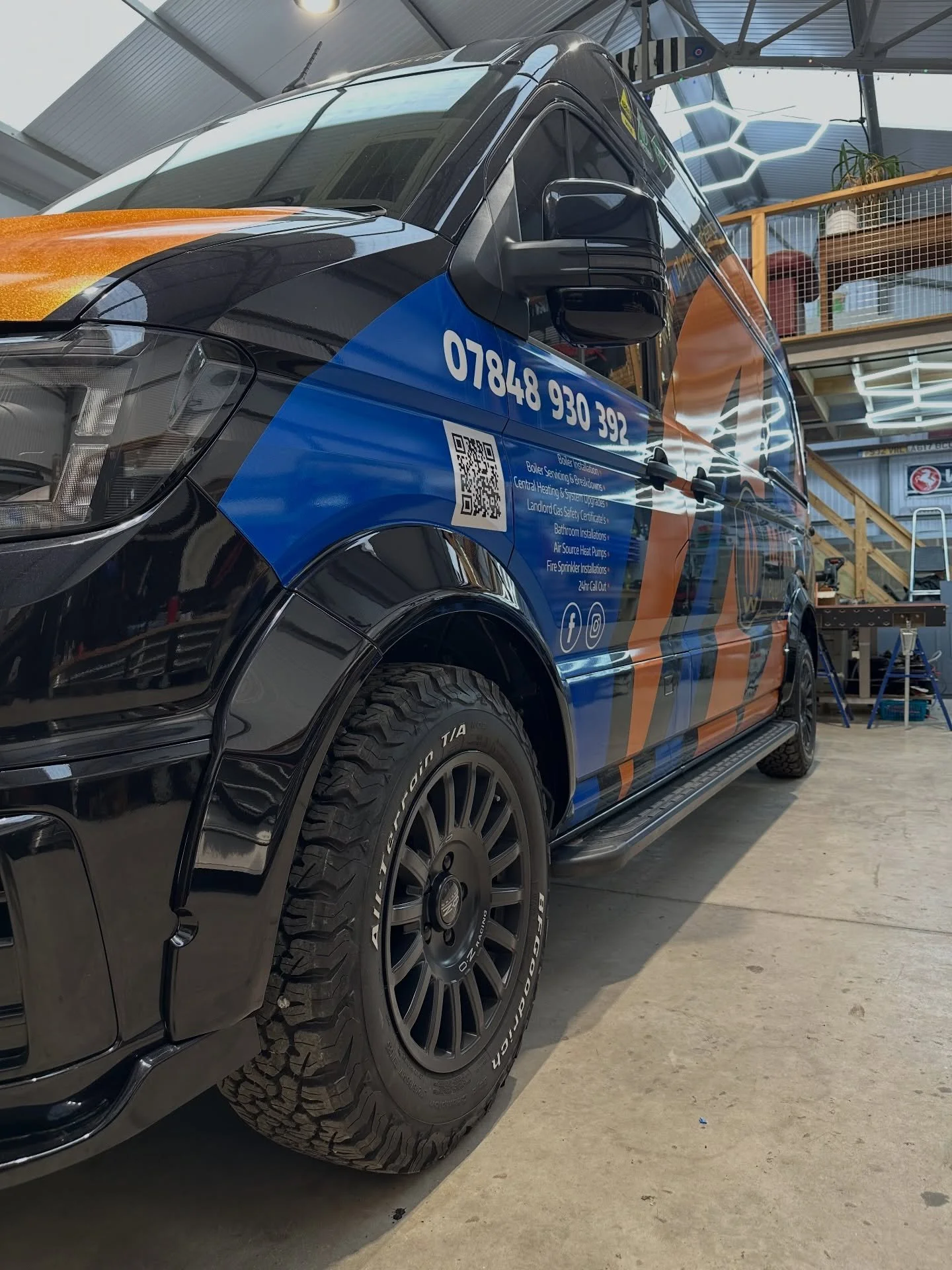 @delta4x4 wheel arch flares for one of the nicest work vans we&rsquo;ve seen! 
Thanks as always to @forumbodyworks for the top quality paint work 👌🏽 

#vinnauk #delta4x4
