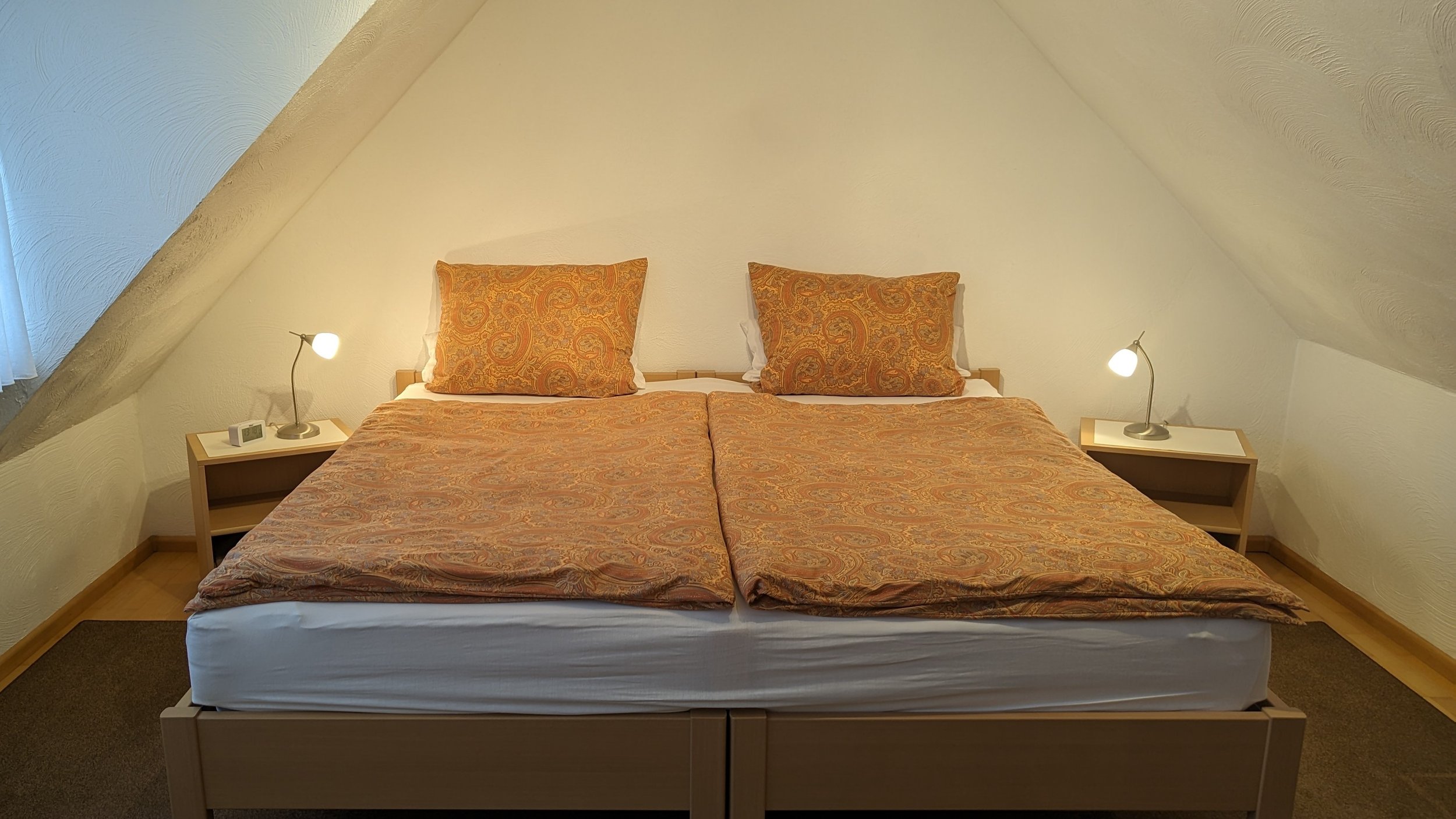 Schlafzimmer 1