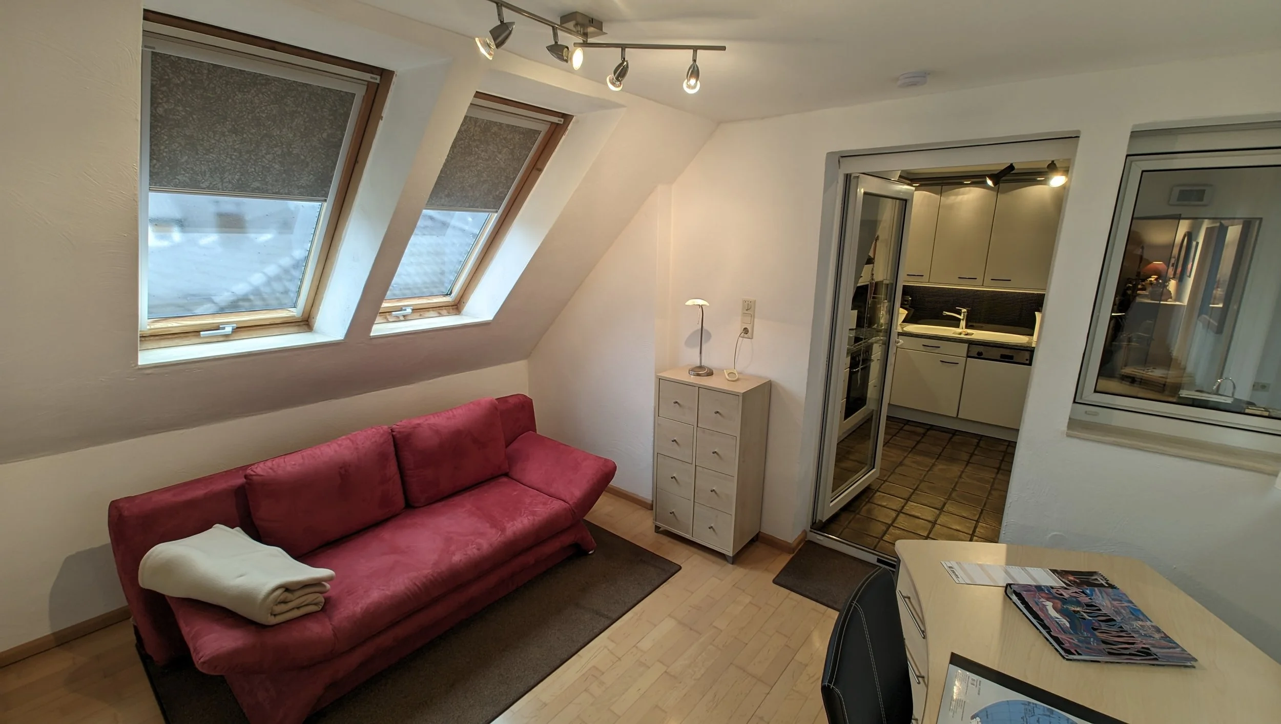 Durchgangszimmer mit Schlafcouch