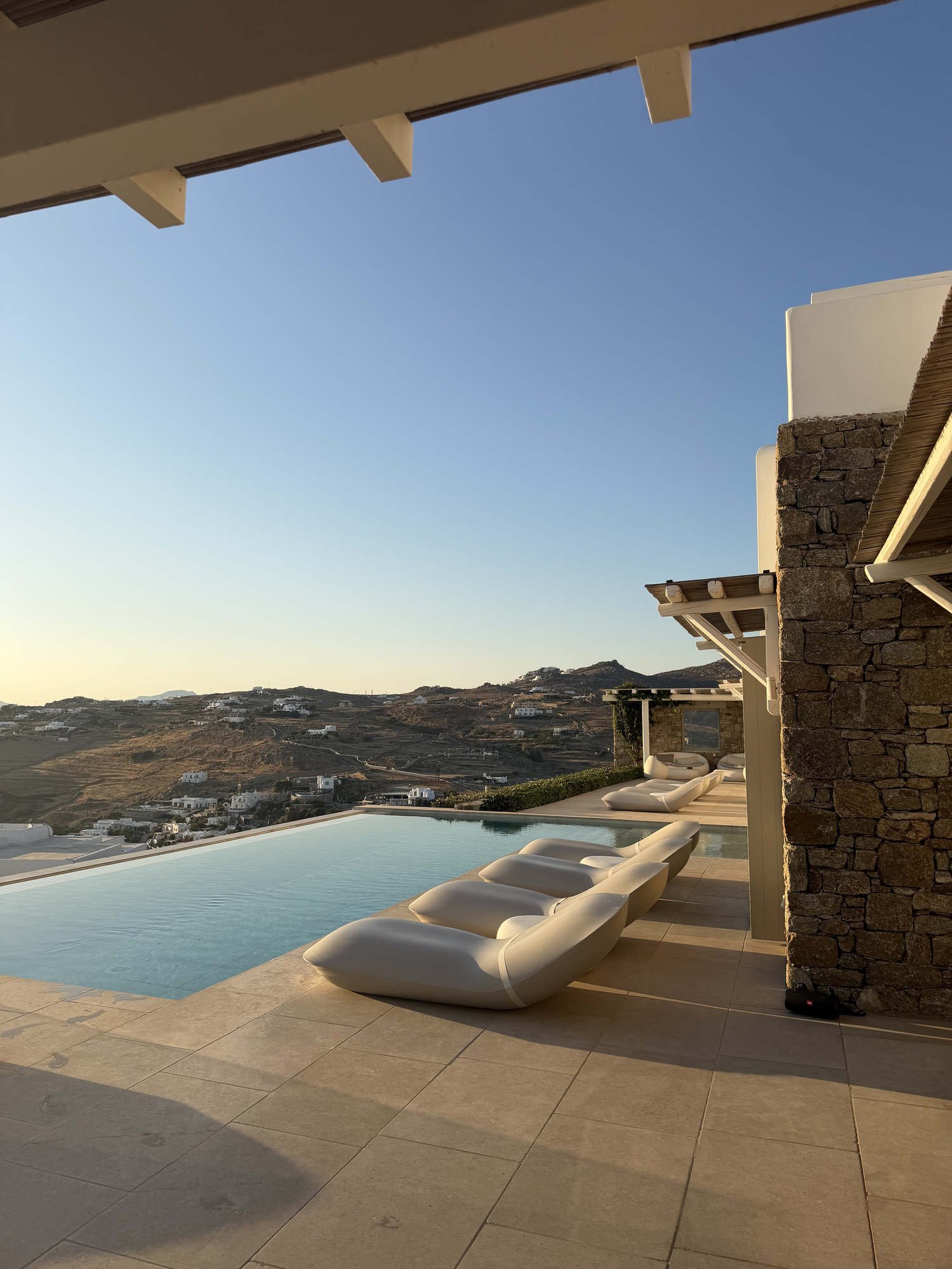 villa-marketing-mykonos-infinity-pool-sunset.jpg