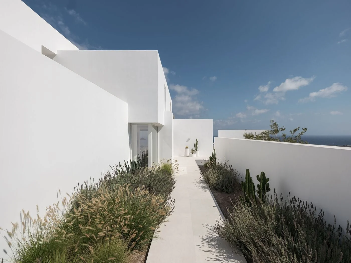 book luxury hotels in Mykonos