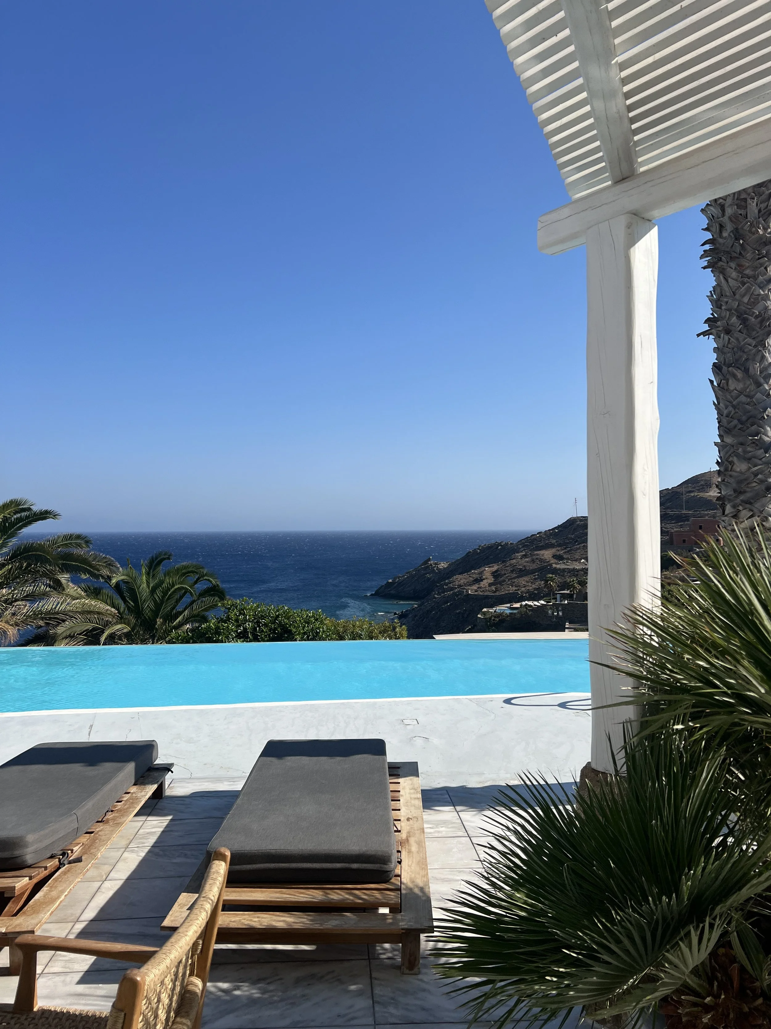 Villa with pool in Mykonos rent now