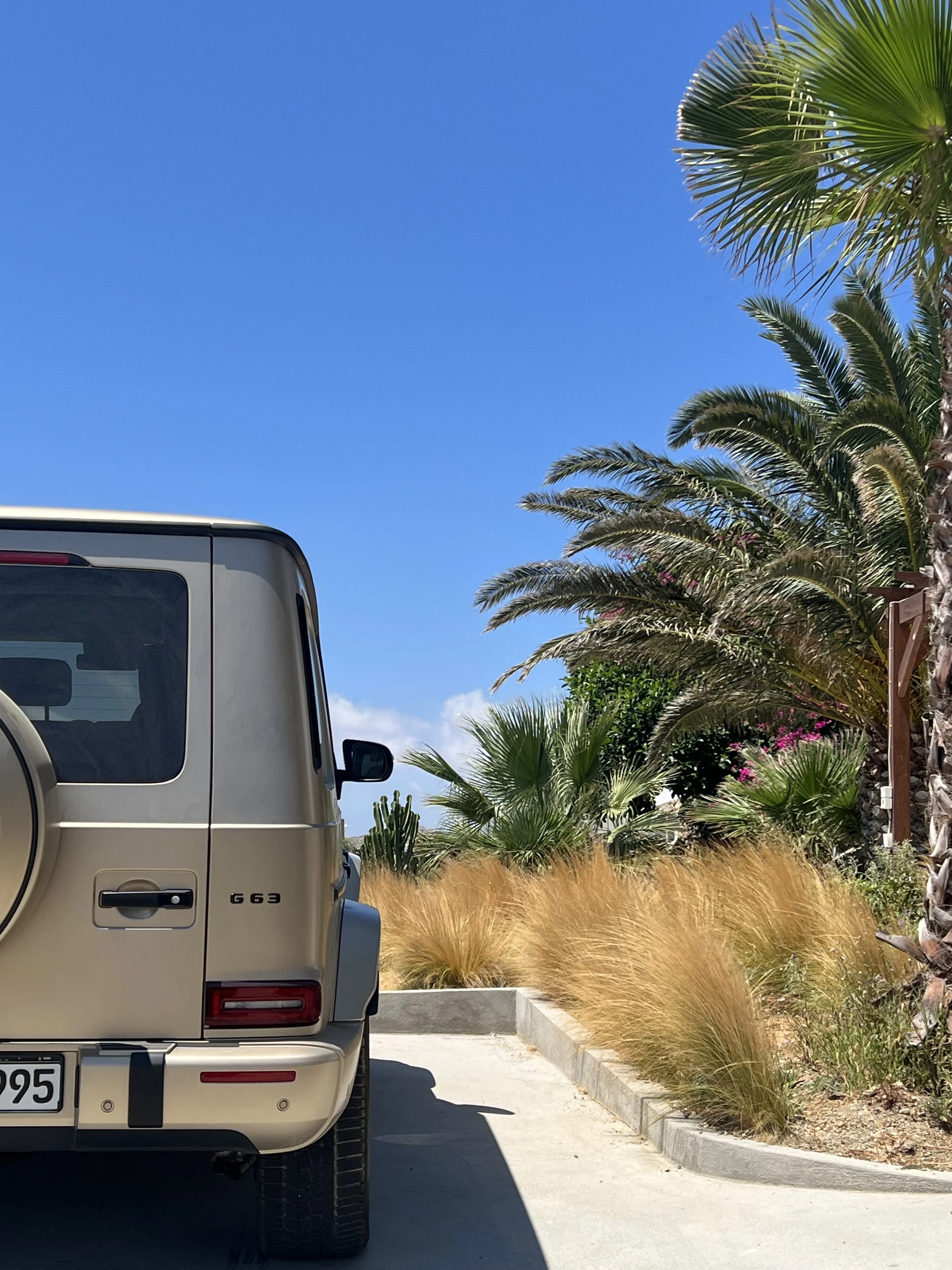 rent a luxury SUV in Mykonos